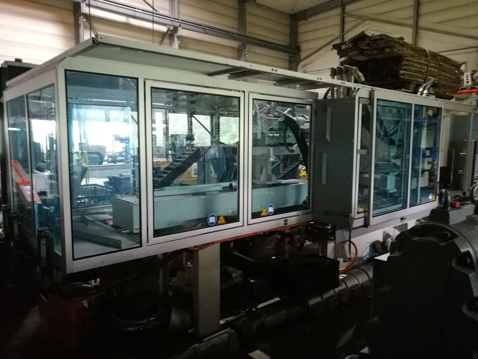 Krauss Maffei-maskinen framifrån280-700-700 C3 Twin