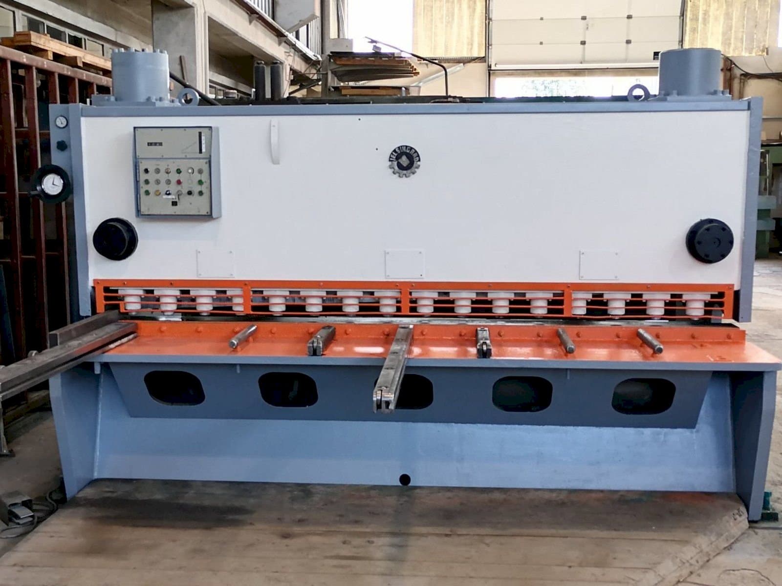 Jelšingrad MVCS 3100/13-maskinen framifrån