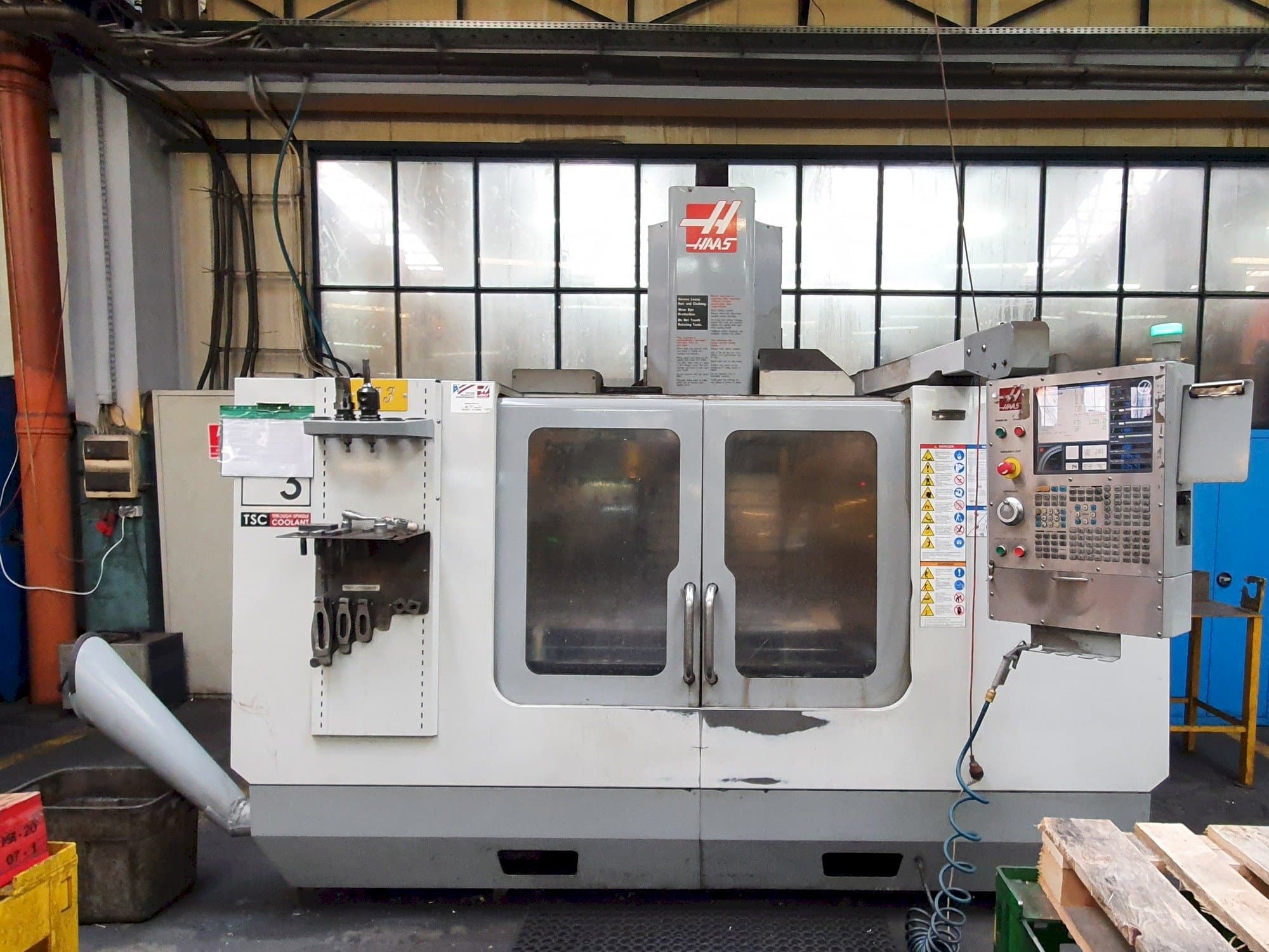 HAAS VF-3 BHE-maskinen framifrån