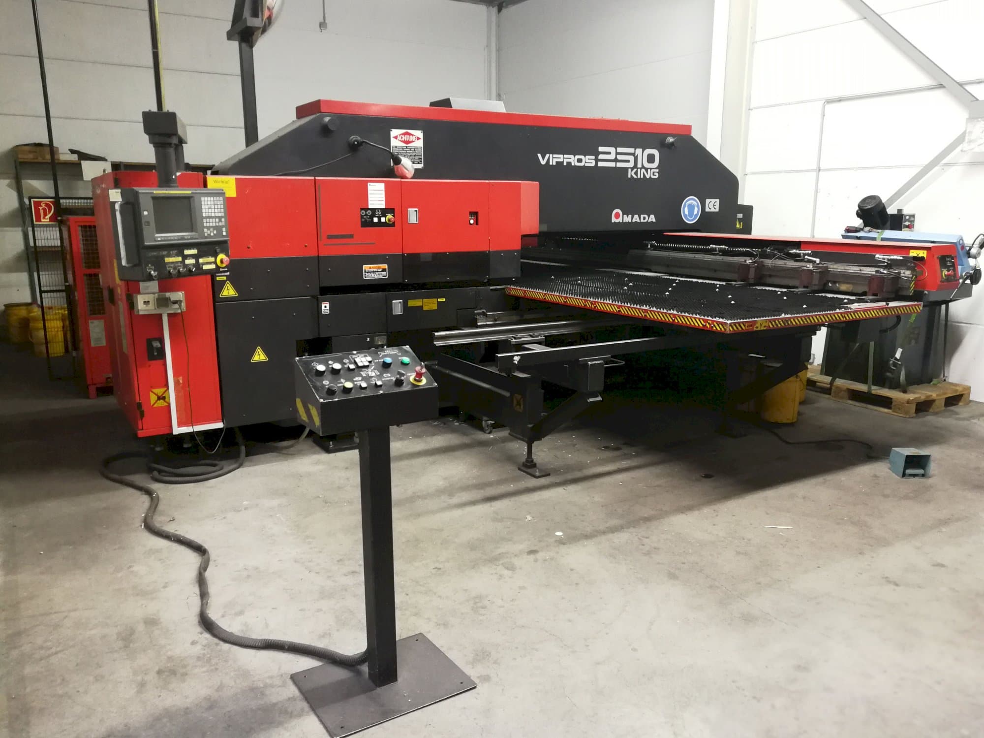 AMADA-maskinen framifrånVipros 2510 King