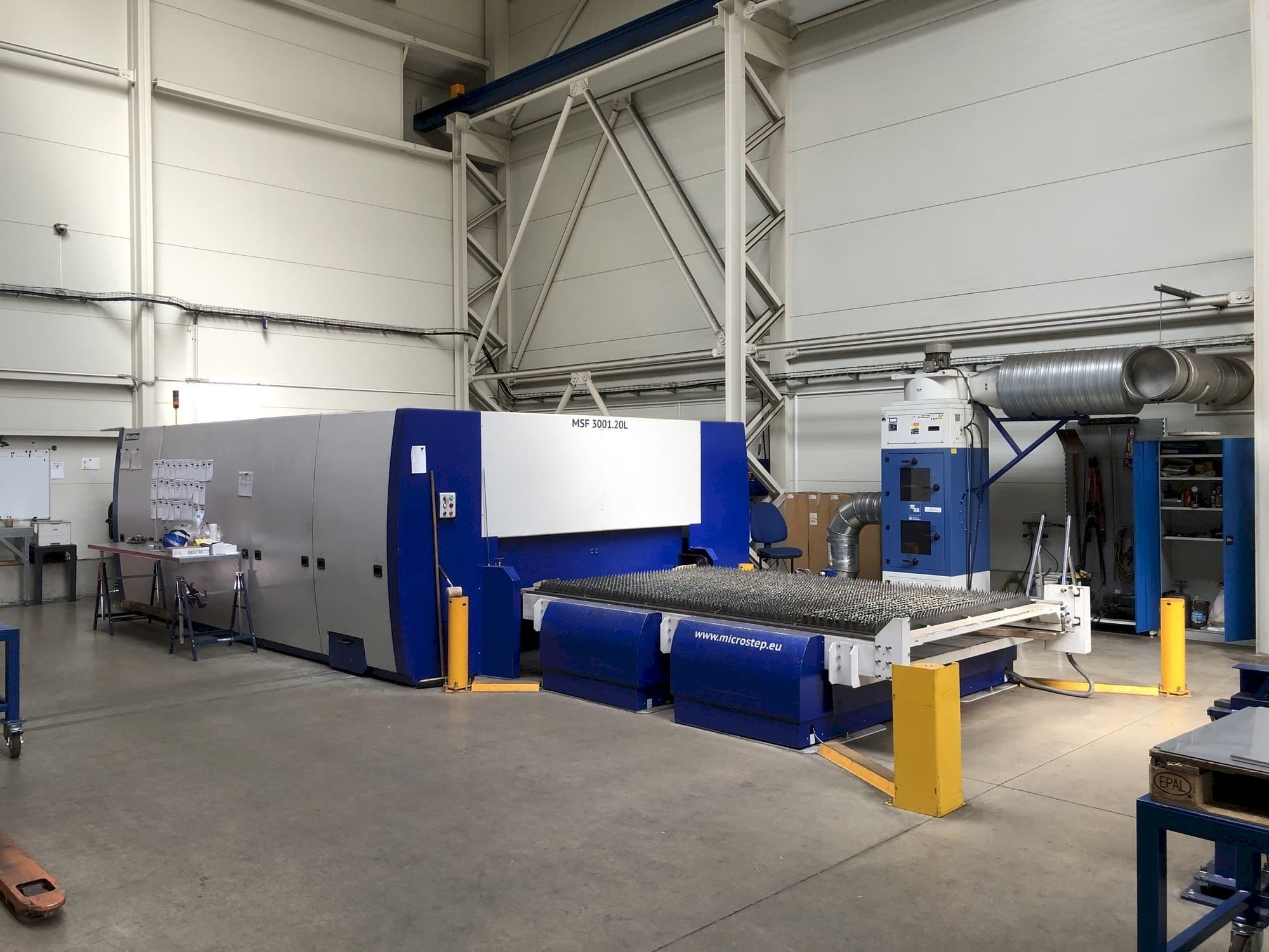 MicroStep MSF 3001.20L-maskinen sedd från vänster sida