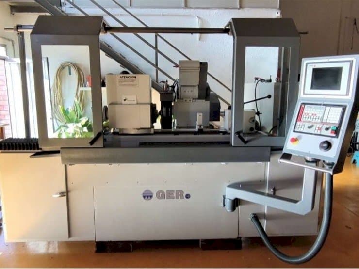 GER C-500 CNC-maskinen framifrån