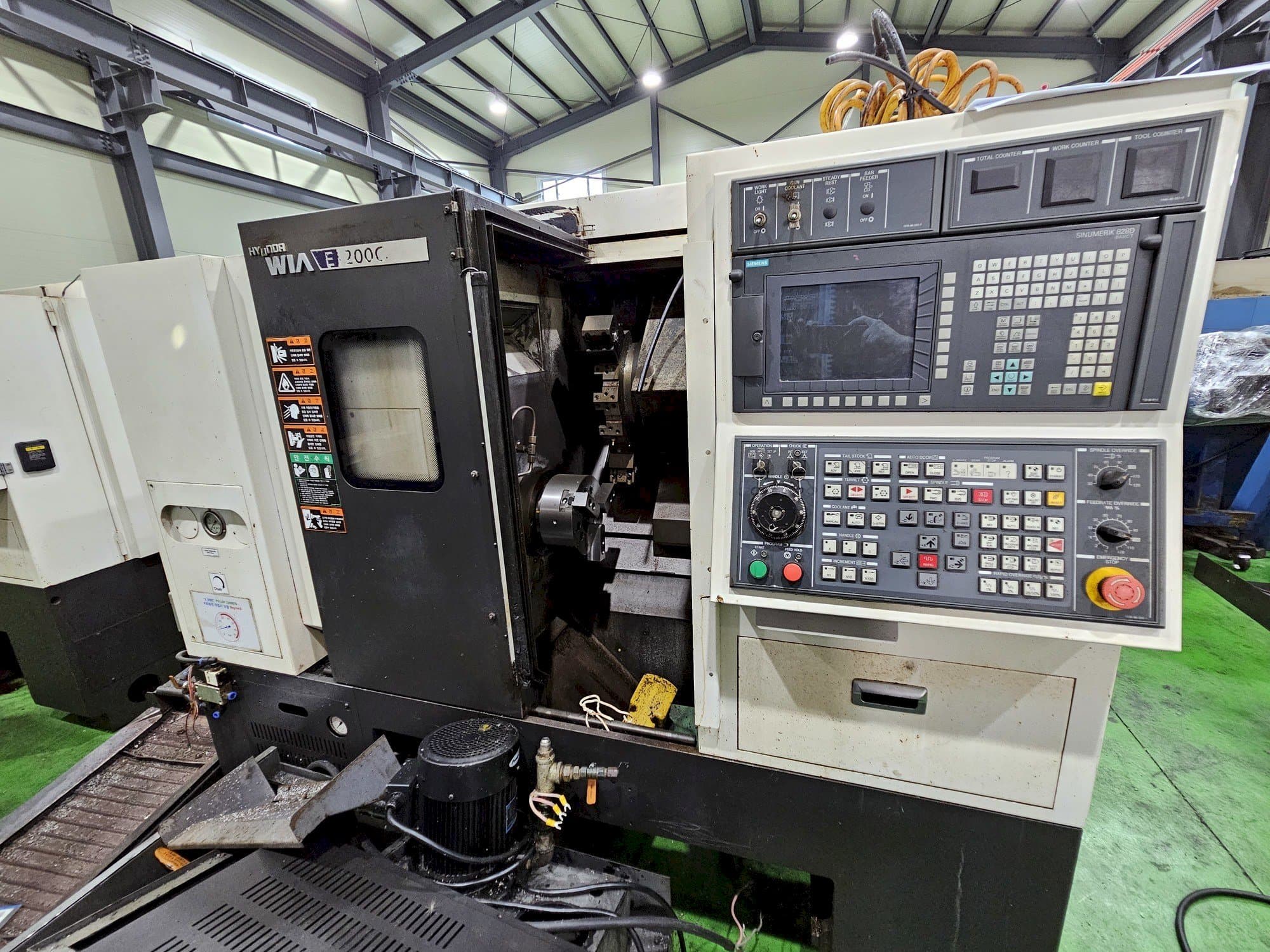 Hyundai Wia E200C-maskinen framifrån