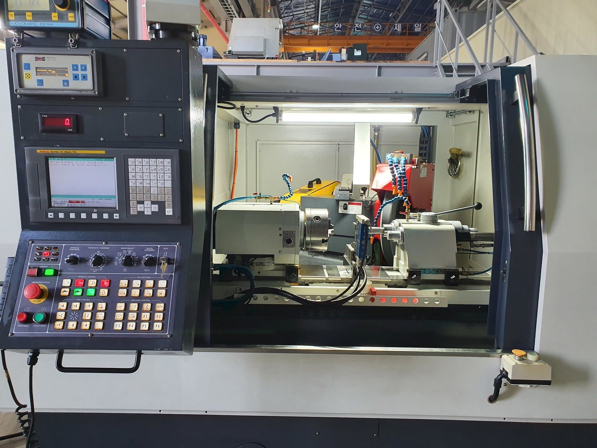 e-tech EGA-3250CNC-maskinen framifrån