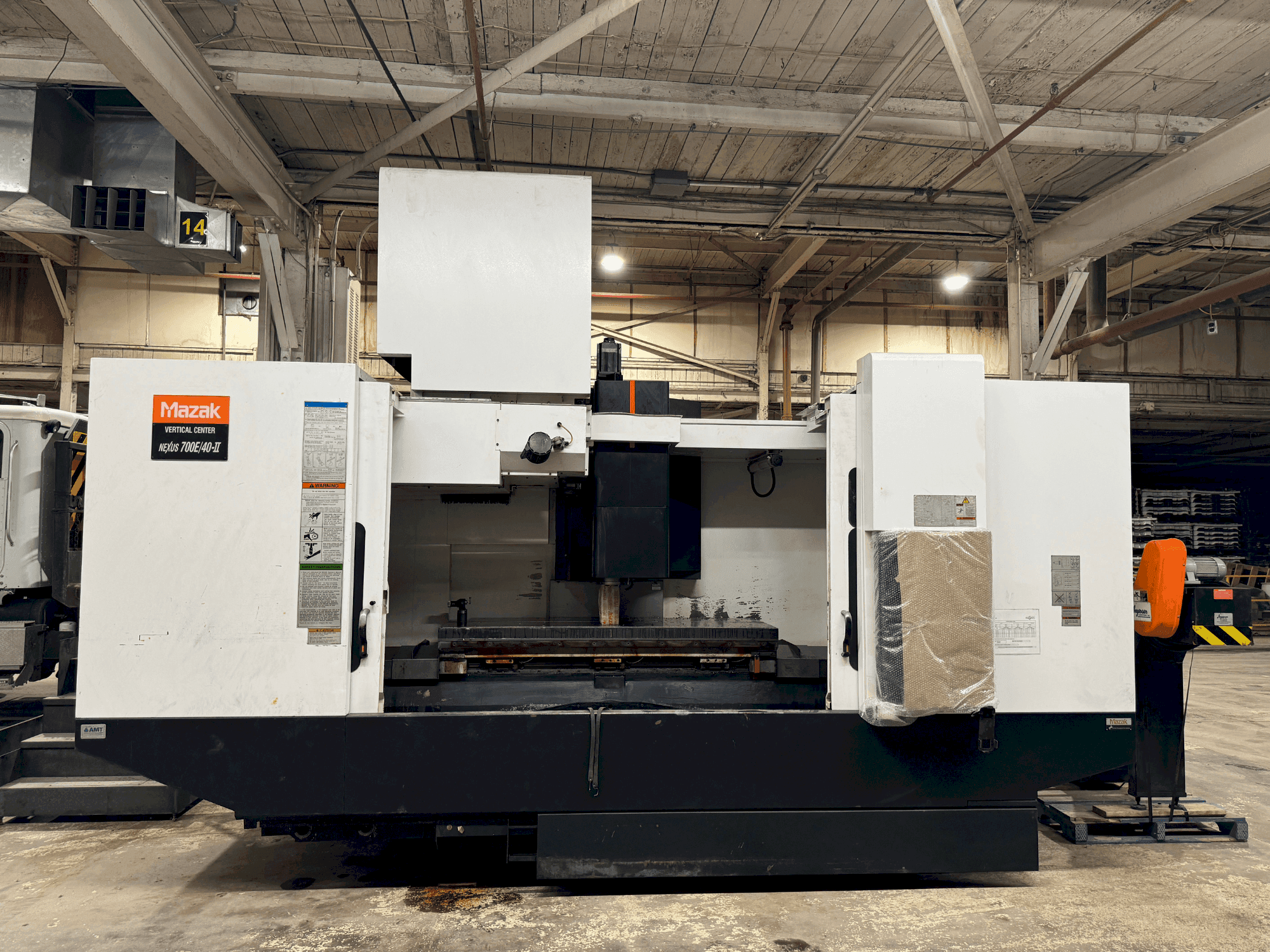 Mazak VCN 700E/40-II-maskinen framifrån