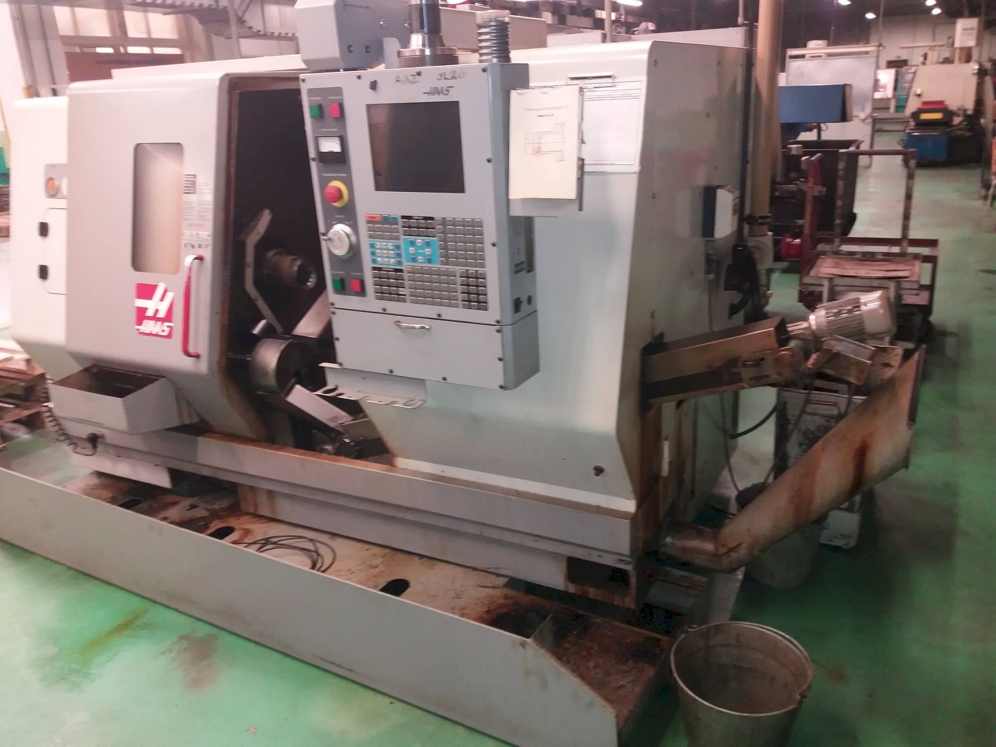 HAAS SL-20HE-maskinen framifrån