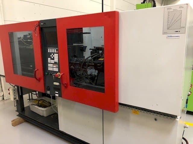 FERROMATIK MILACRON K40 D-E-maskinen sedd från vänster sida