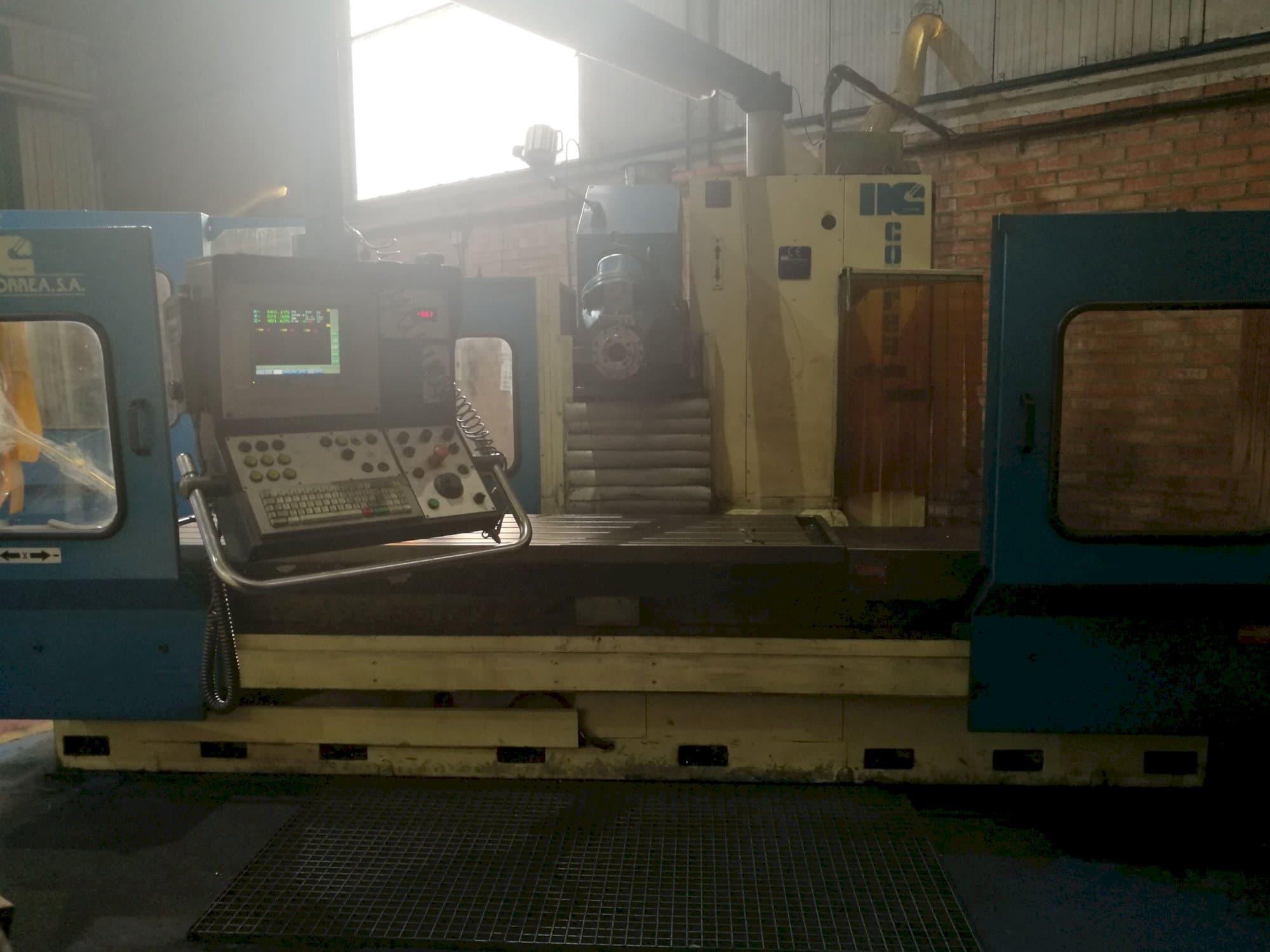 Correa-maskinen framifrånCF 22/25