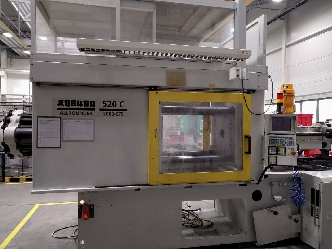 Arburg 520 C 2000–675-maskinen framifrån