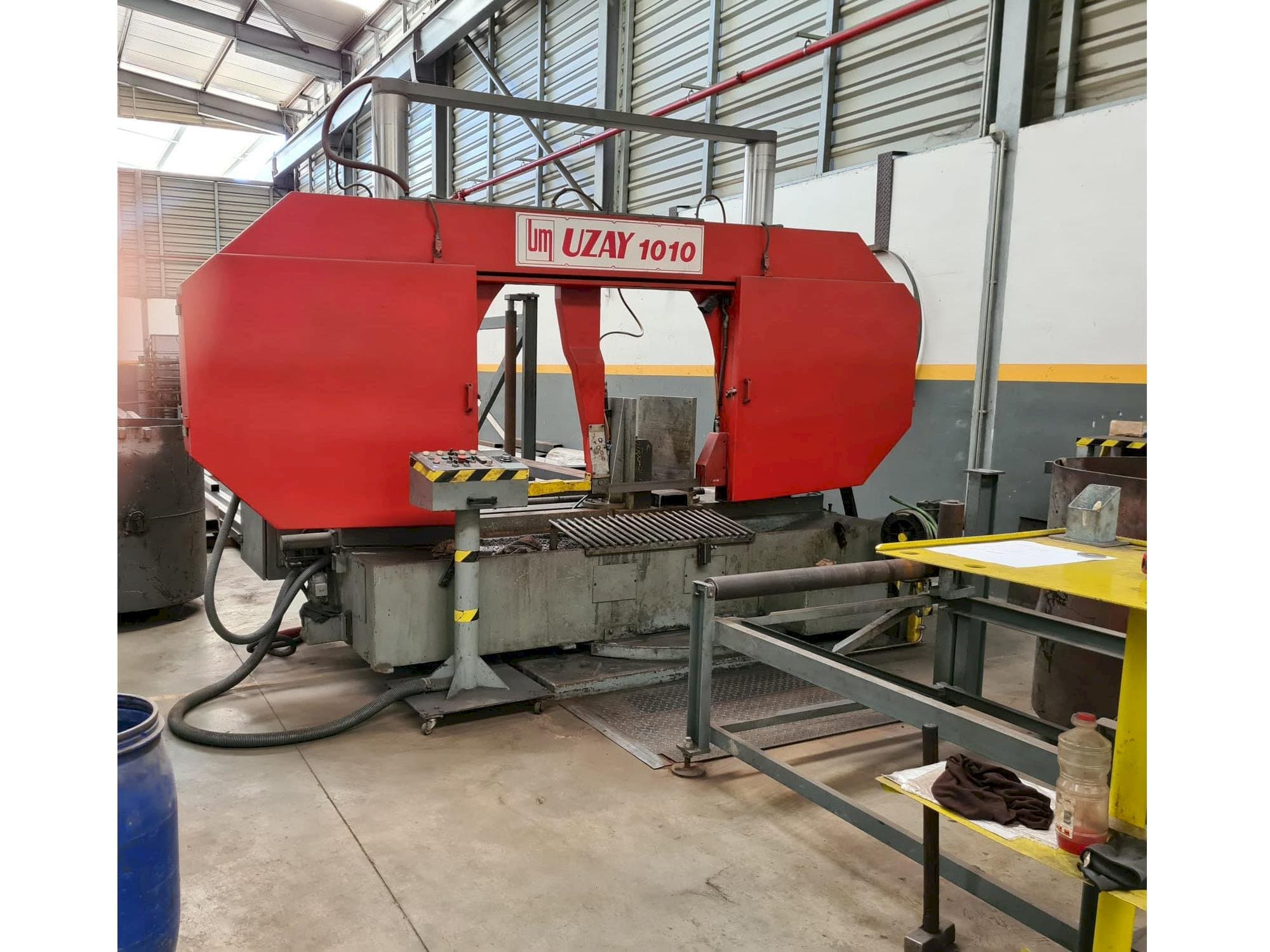 UZAY MAKINA UMSY 1010-maskinen framifrån