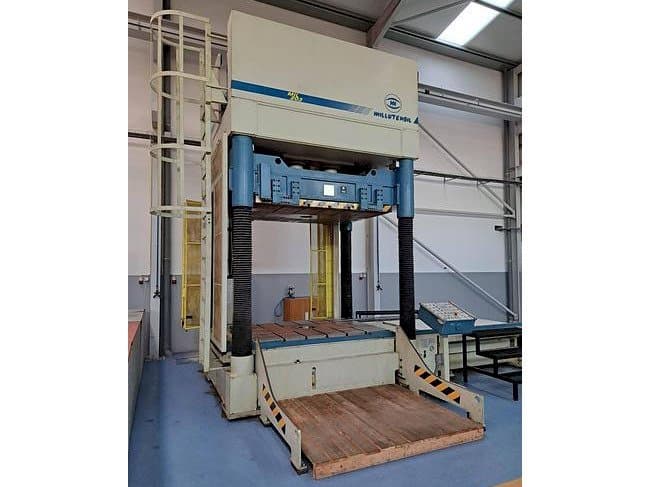 MILLUTENSIL Mil 203-maskinen sedd från vänster sida