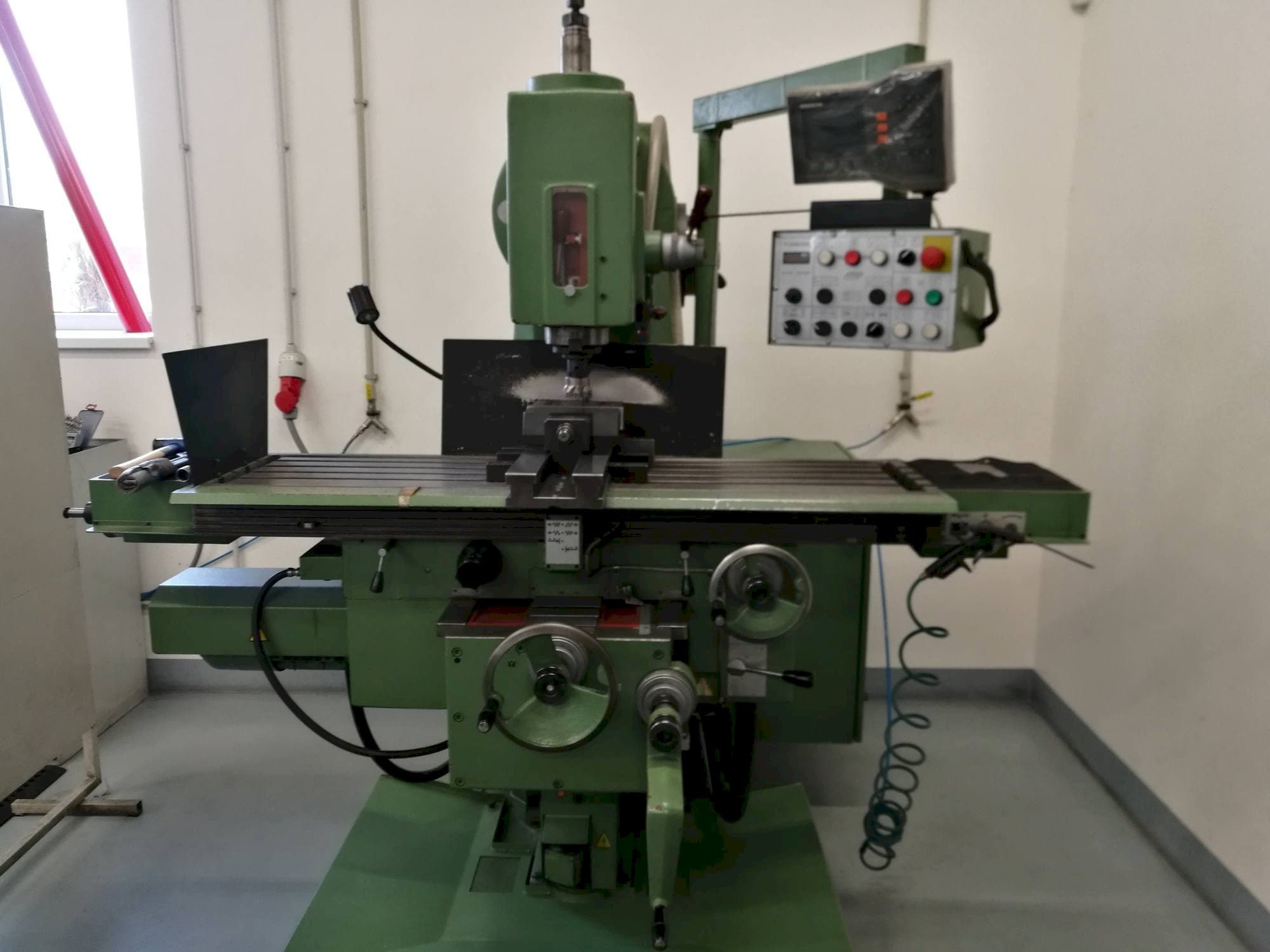 TOS FGV 32-maskinen framifrån