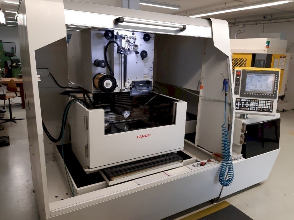 FANUC Robocut Alpha-1iD-maskinen framifrån