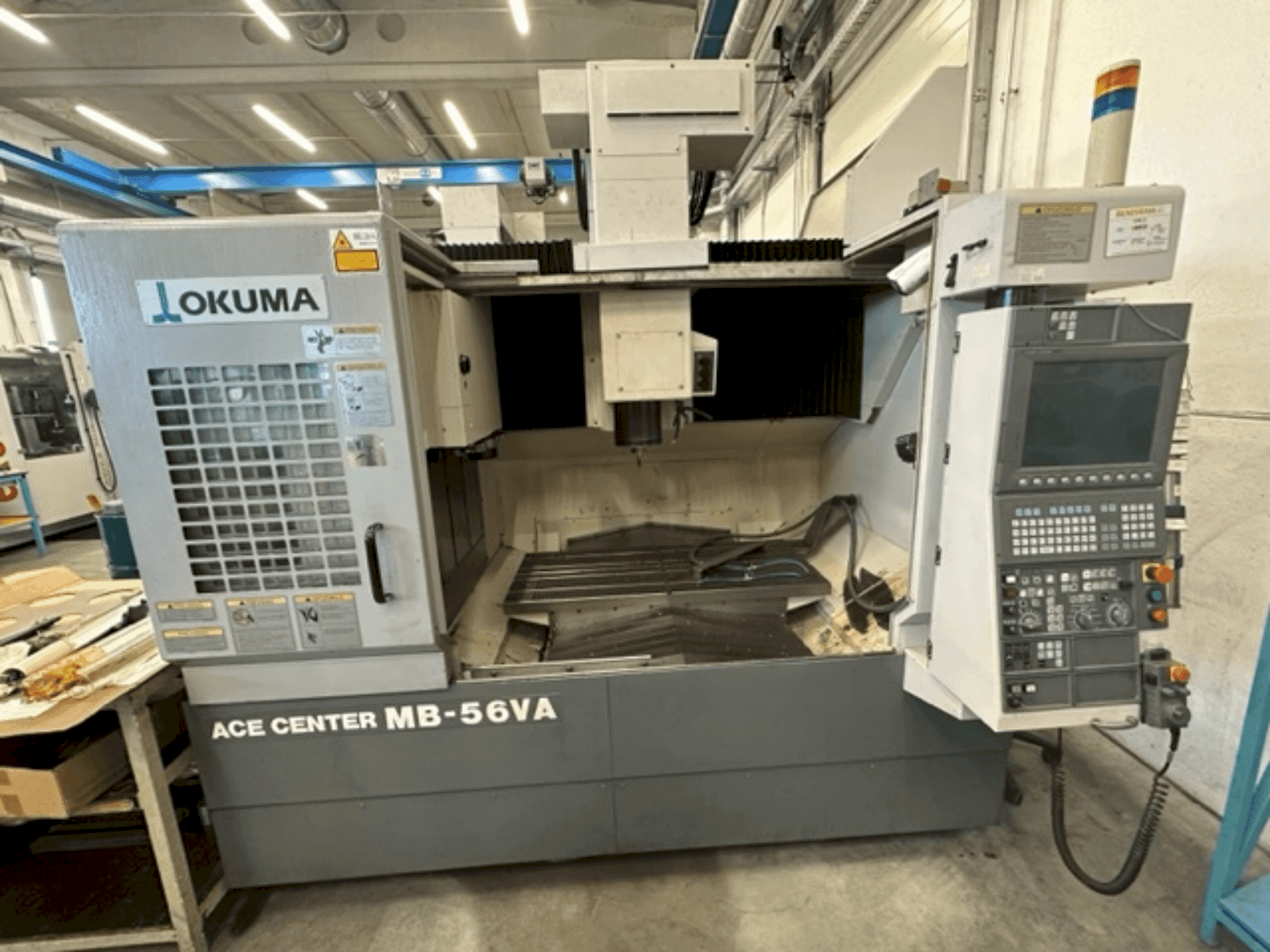 Okuma MB-56 VA-maskinen framifrån