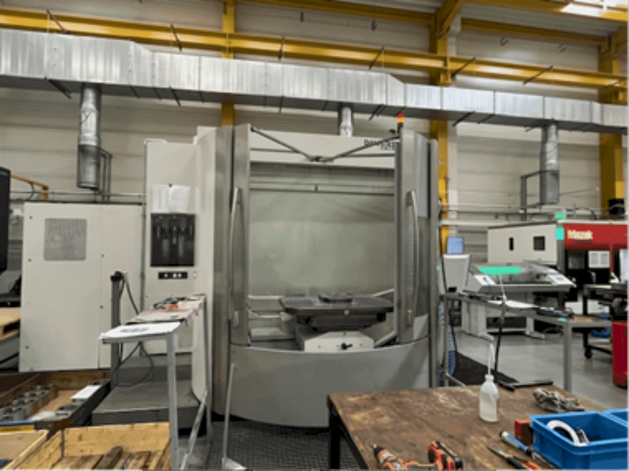 DMG GILDEMEISTER DMC 125U-maskinen framifrån