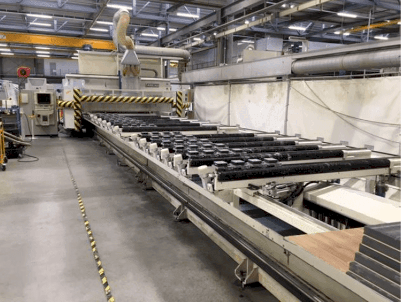 Uniteam 5 achs-maskinen sedd från vänster sida