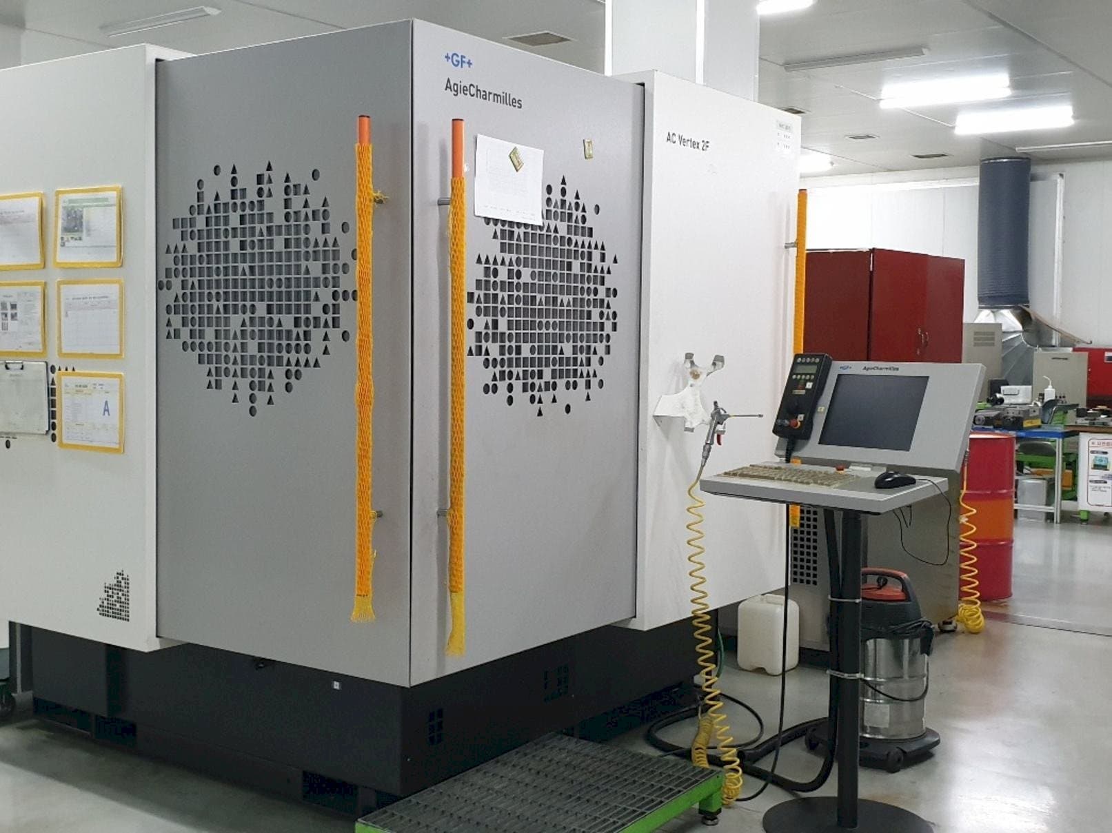 AgieCharmilles AC VERTEX 2F-maskinen framifrån