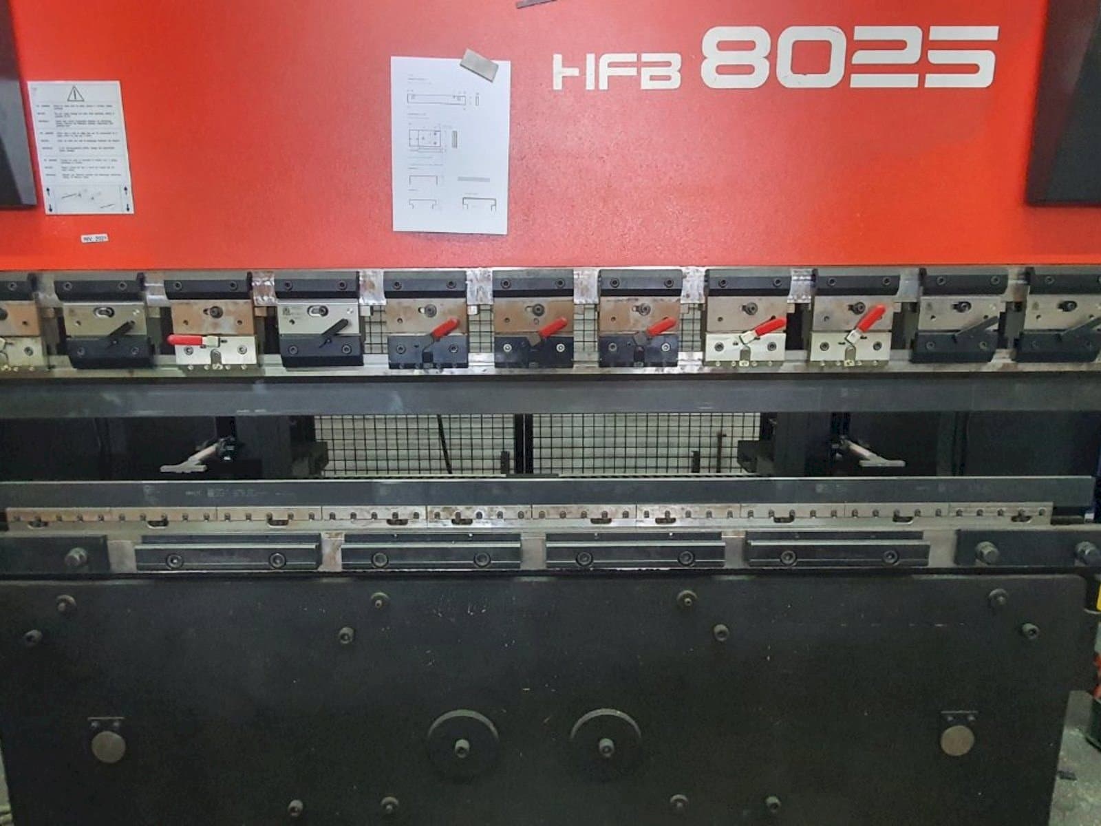 AMADA HFBO 80-25-maskinen framifrån