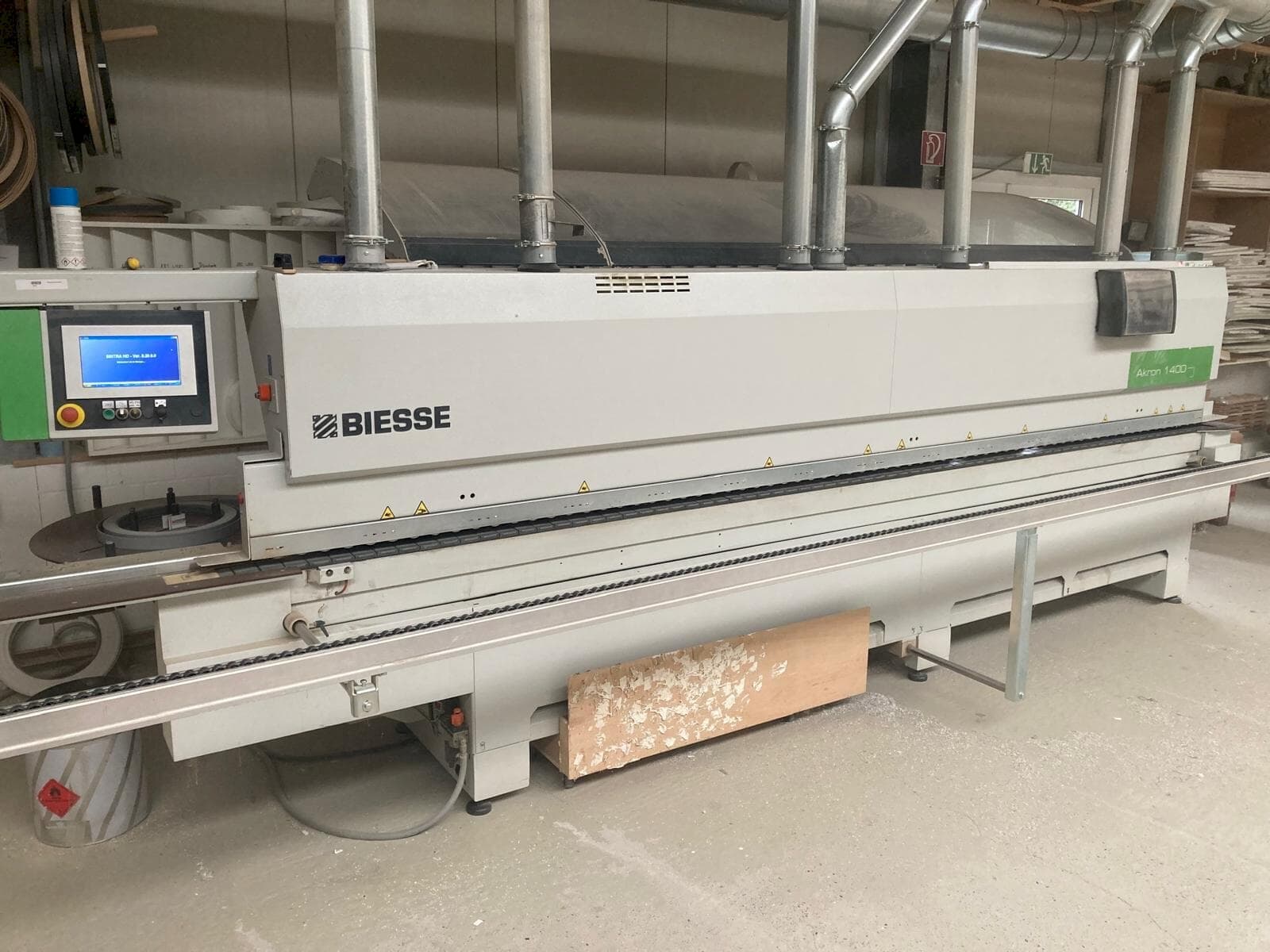 BIESSE AKRON 1440-maskinen framifrån