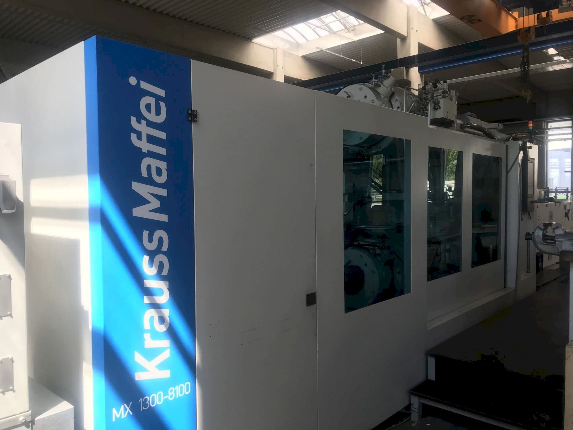 Krauss Maffei 1300-8100 MX-maskinen framifrån