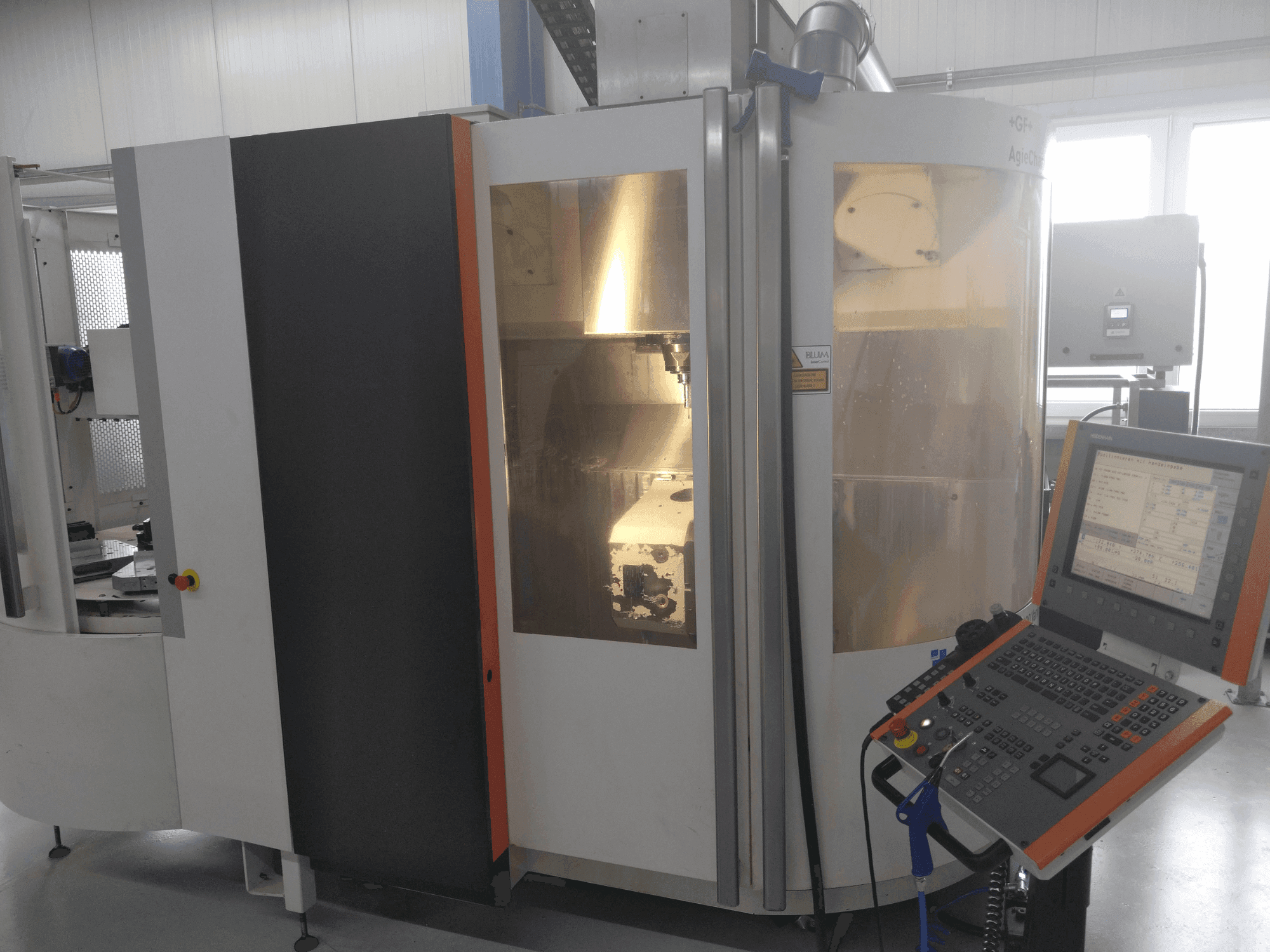 +GF+ AGIE CHARMILLES MIKRON UCP 600 Vario-maskinen framifrån