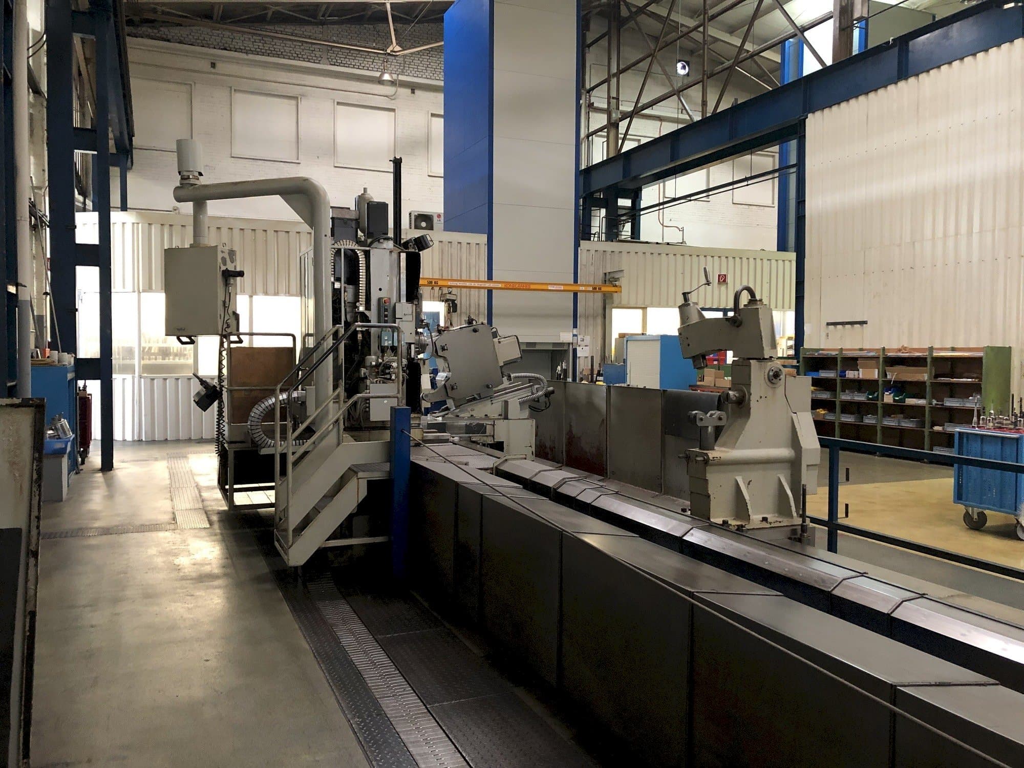Tacchi Giacomo HD/3-120L CNC-maskinen framifrån