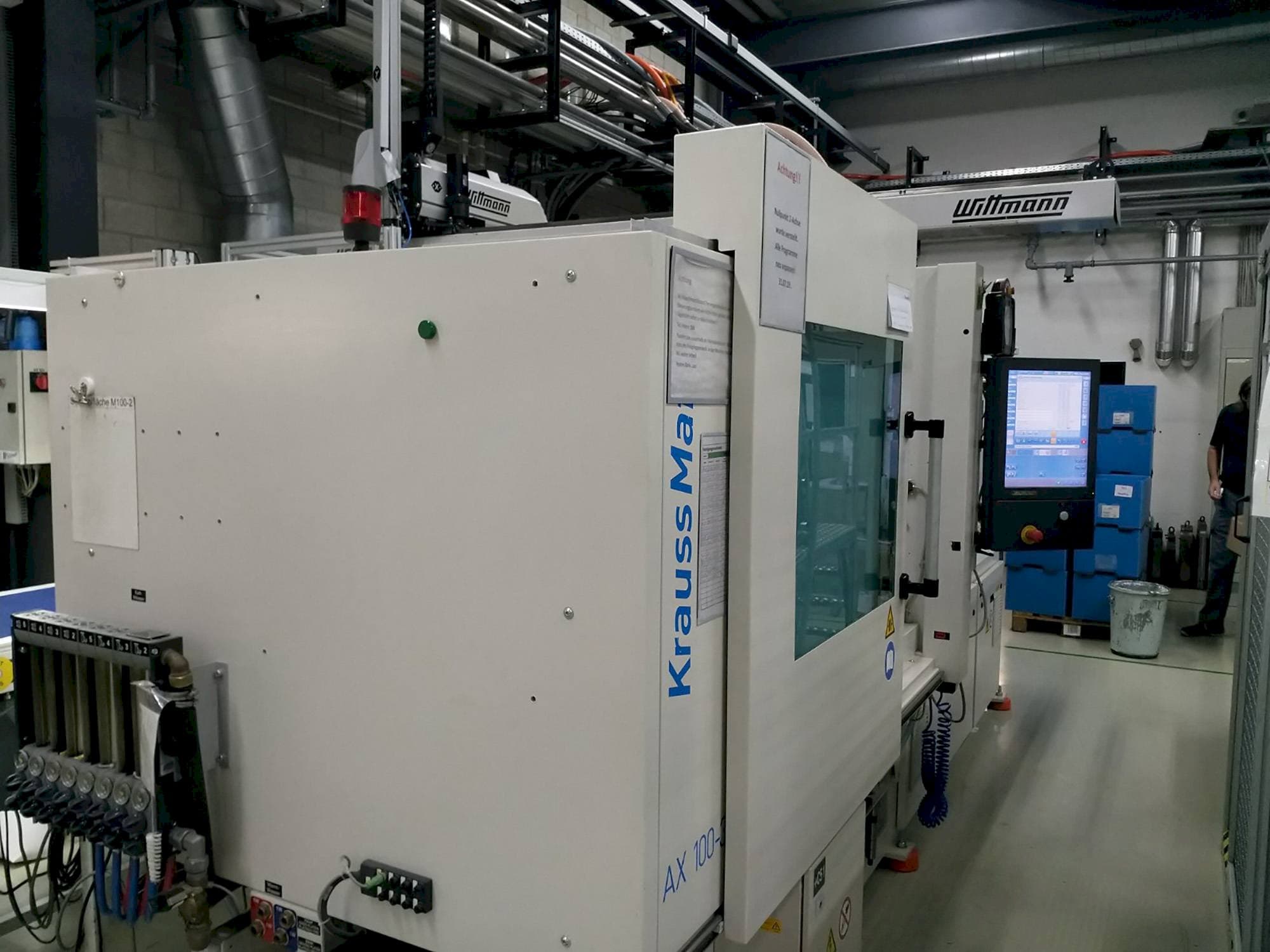 Krauss Maffei 100-380 AX-maskinen framifrån