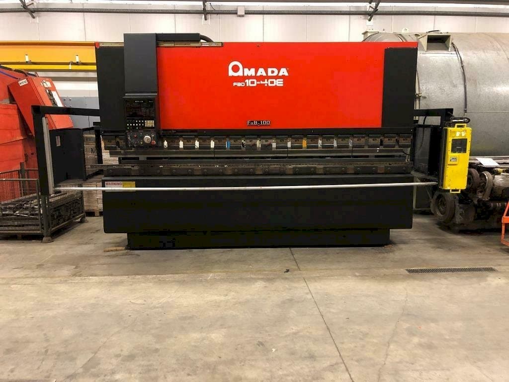 AMADA 10-40E-maskinen framifrån