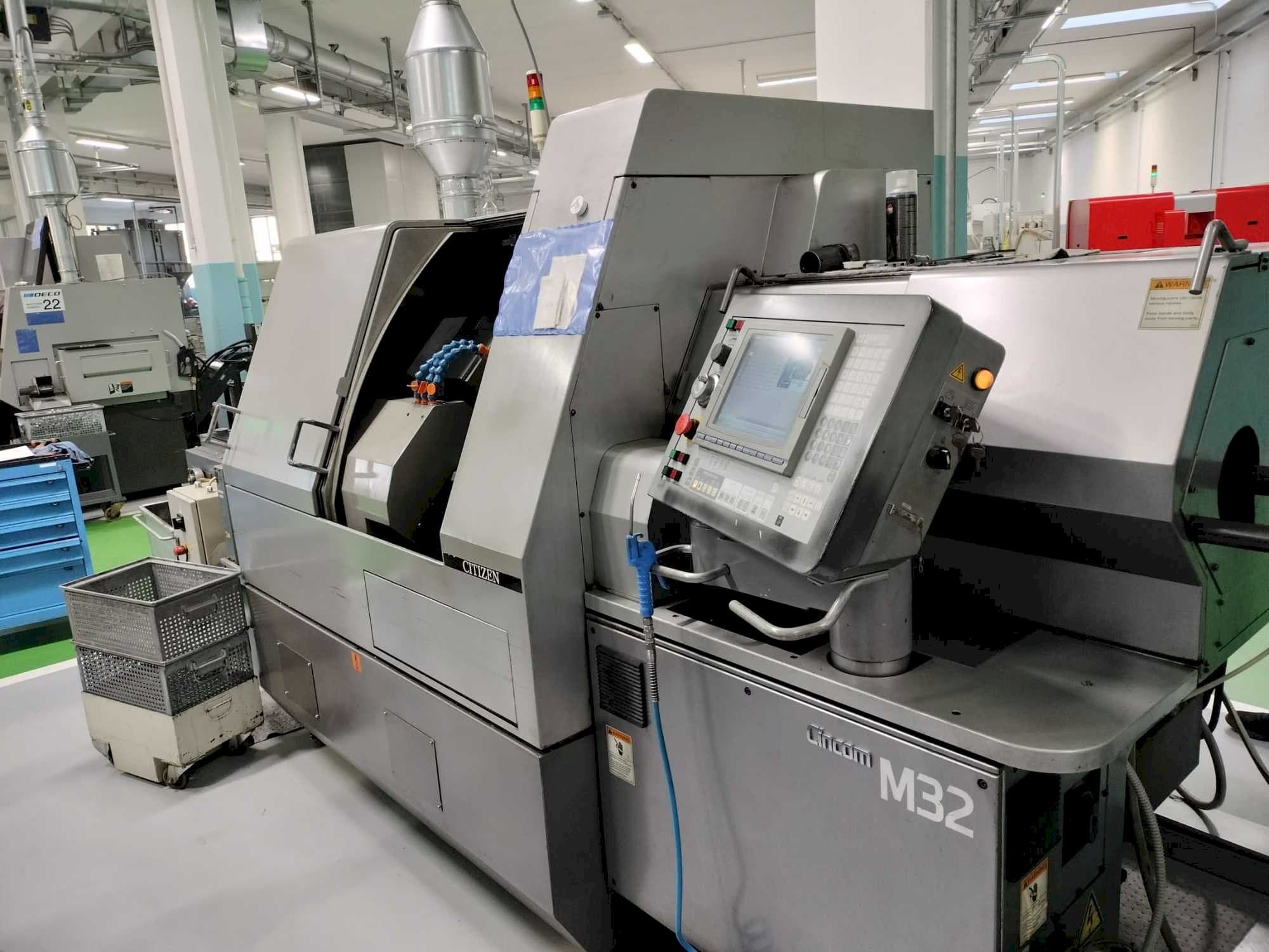 Citizen CINCOM M32V-maskinen framifrån