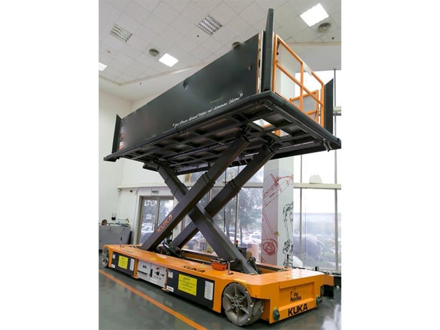 KUKA KoM TL-3 E575 1000-maskinen framifrån