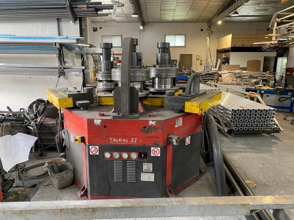 Tauring Alfa 200-maskinen framifrån