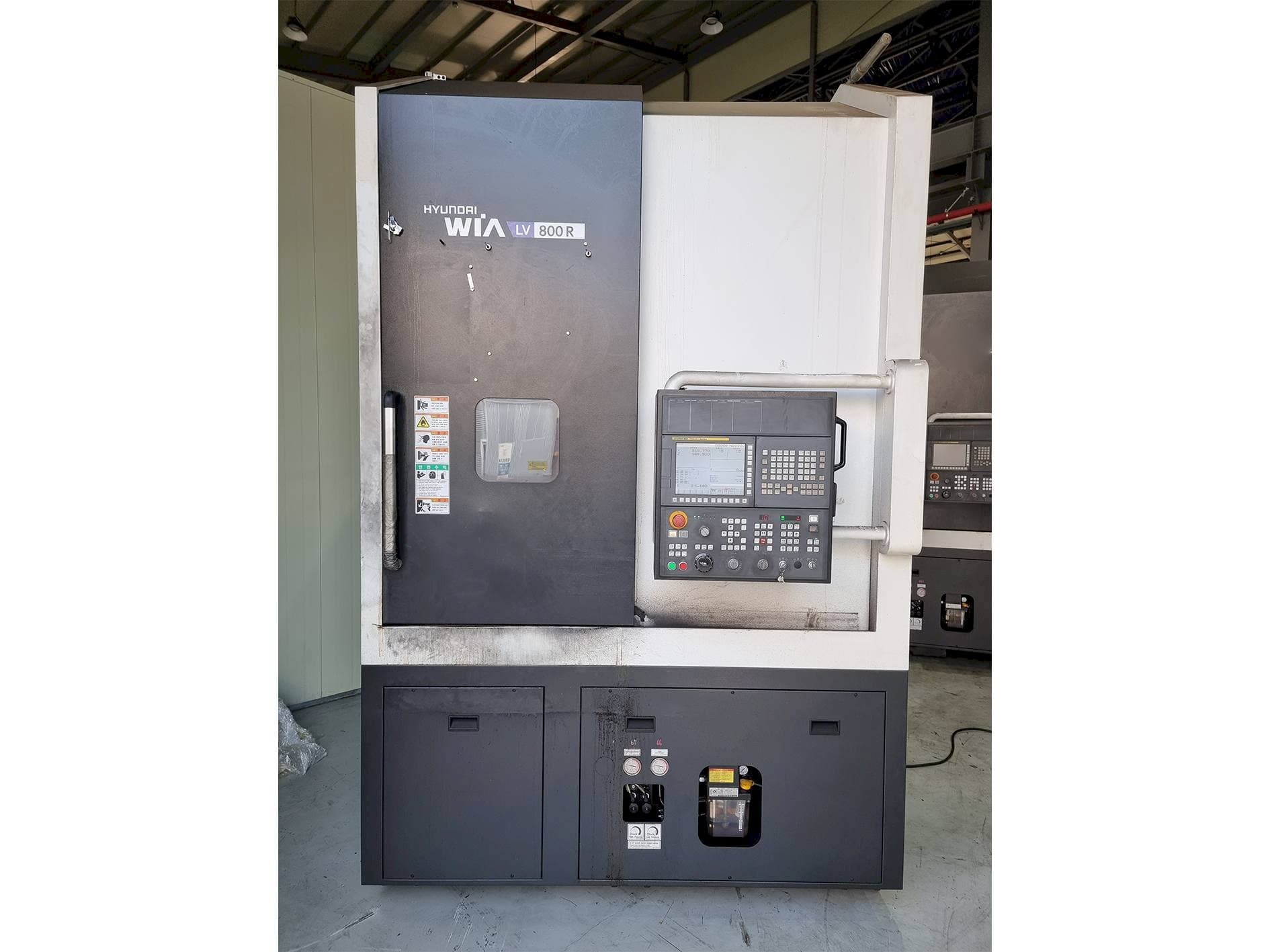 Hyundai Wia LV800R-maskinen framifrån