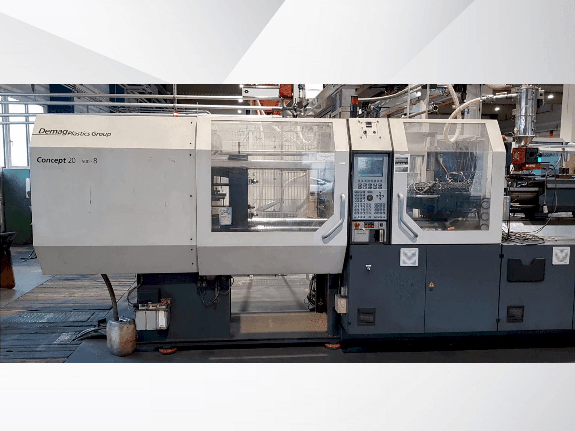 DEMAG Concept 200/500-840 + W711-maskinen framifrån