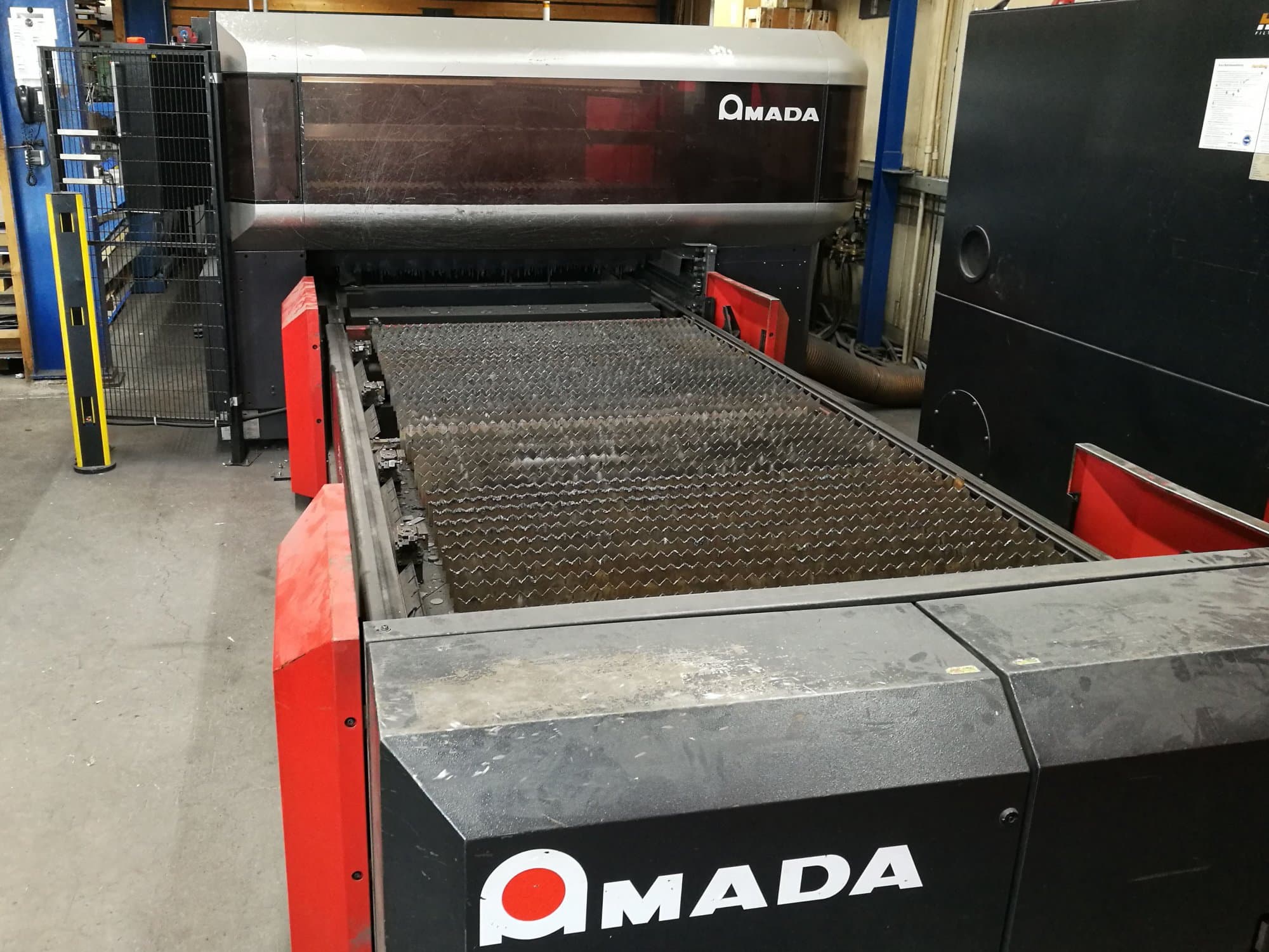 AMADA-maskinen framifrånLC 3015 X1 NT