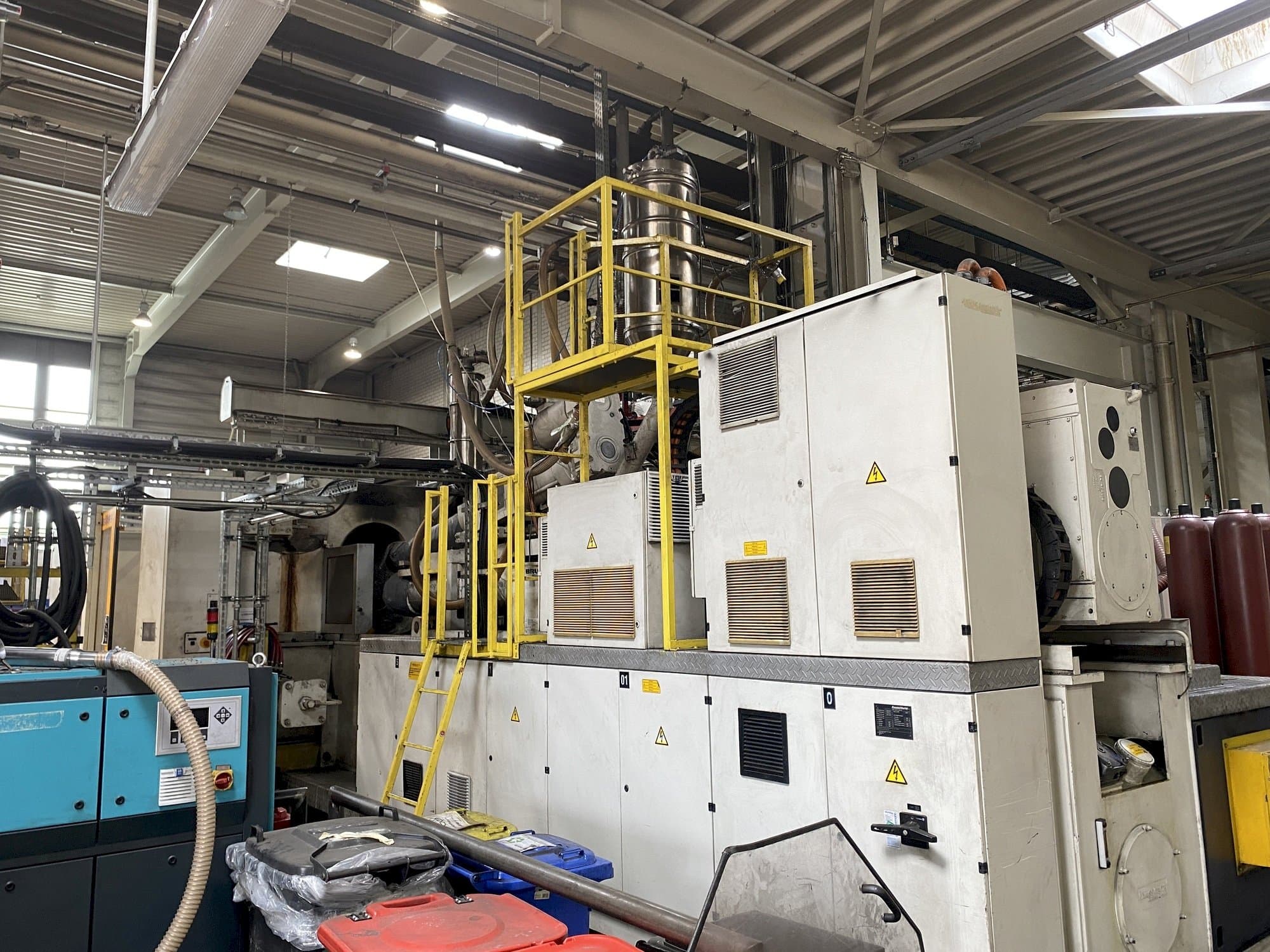 Krauss Maffei 1600-12000-1400 MZ-maskinen framifrån