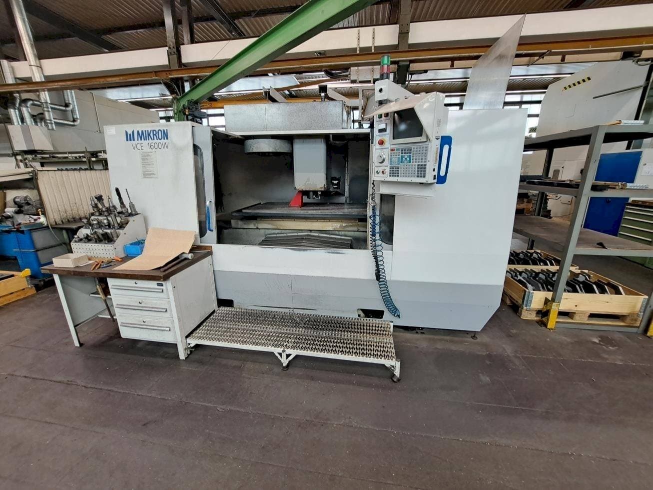 HAAS MIKRON VCE 1600W-maskinen framifrån