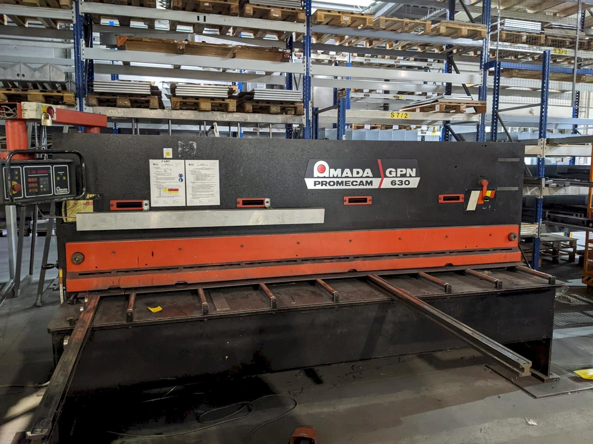 AMADA Promecam Gpn 630-maskinen framifrån