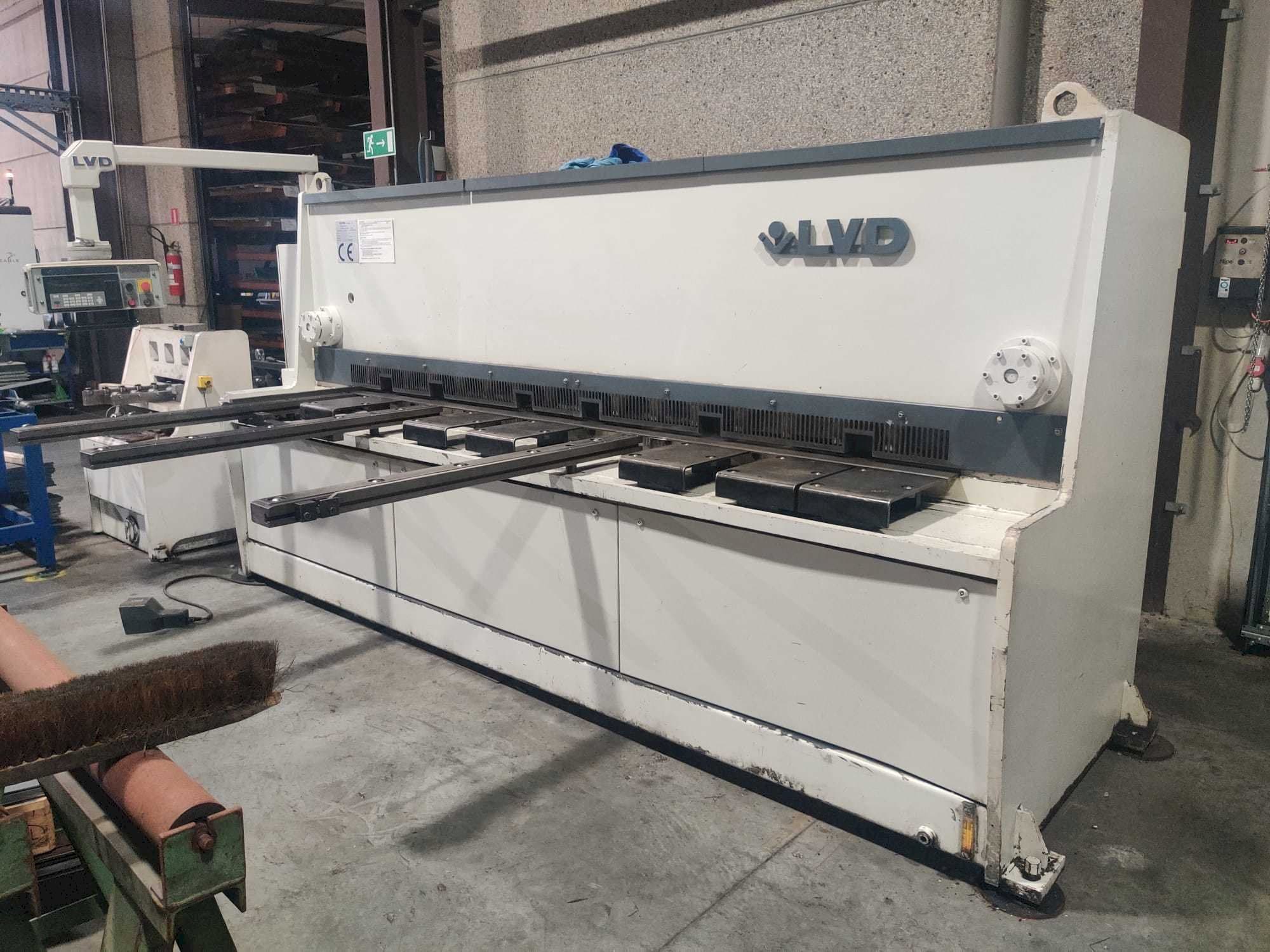 LVD HST-E 31/10-maskinen framifrån