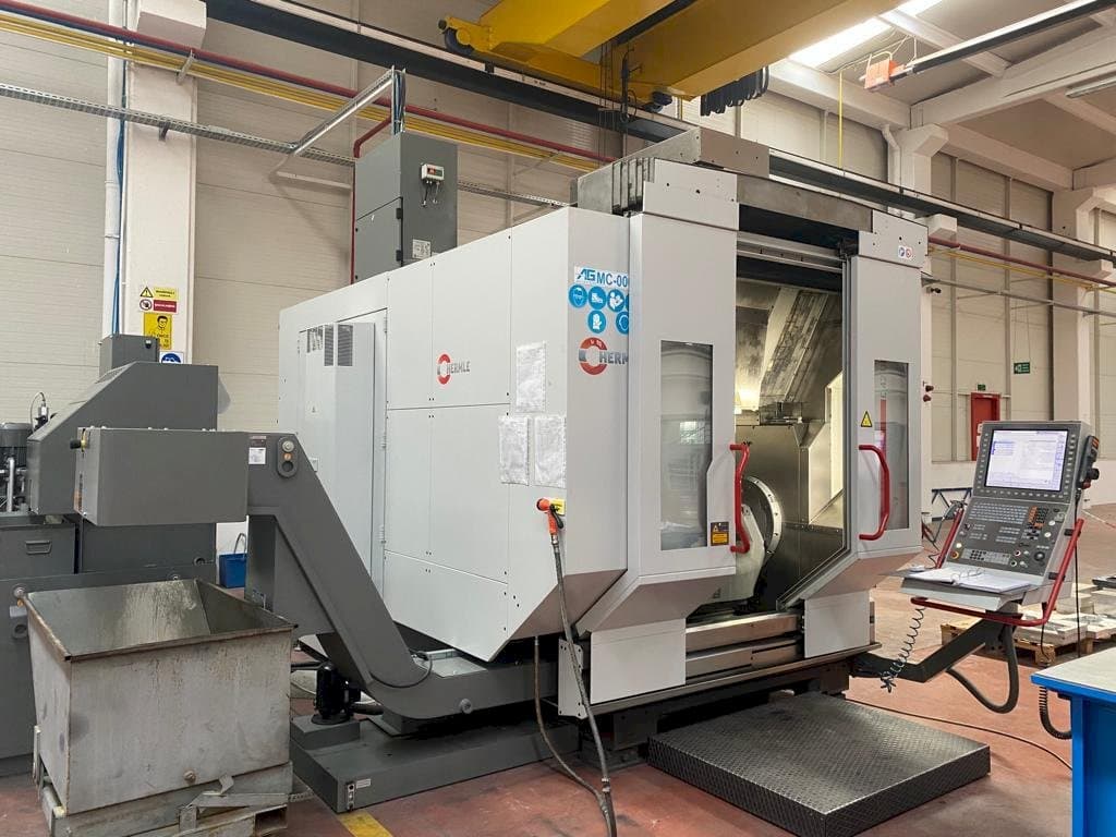 HERMLE C42u-mt-maskinen framifrån