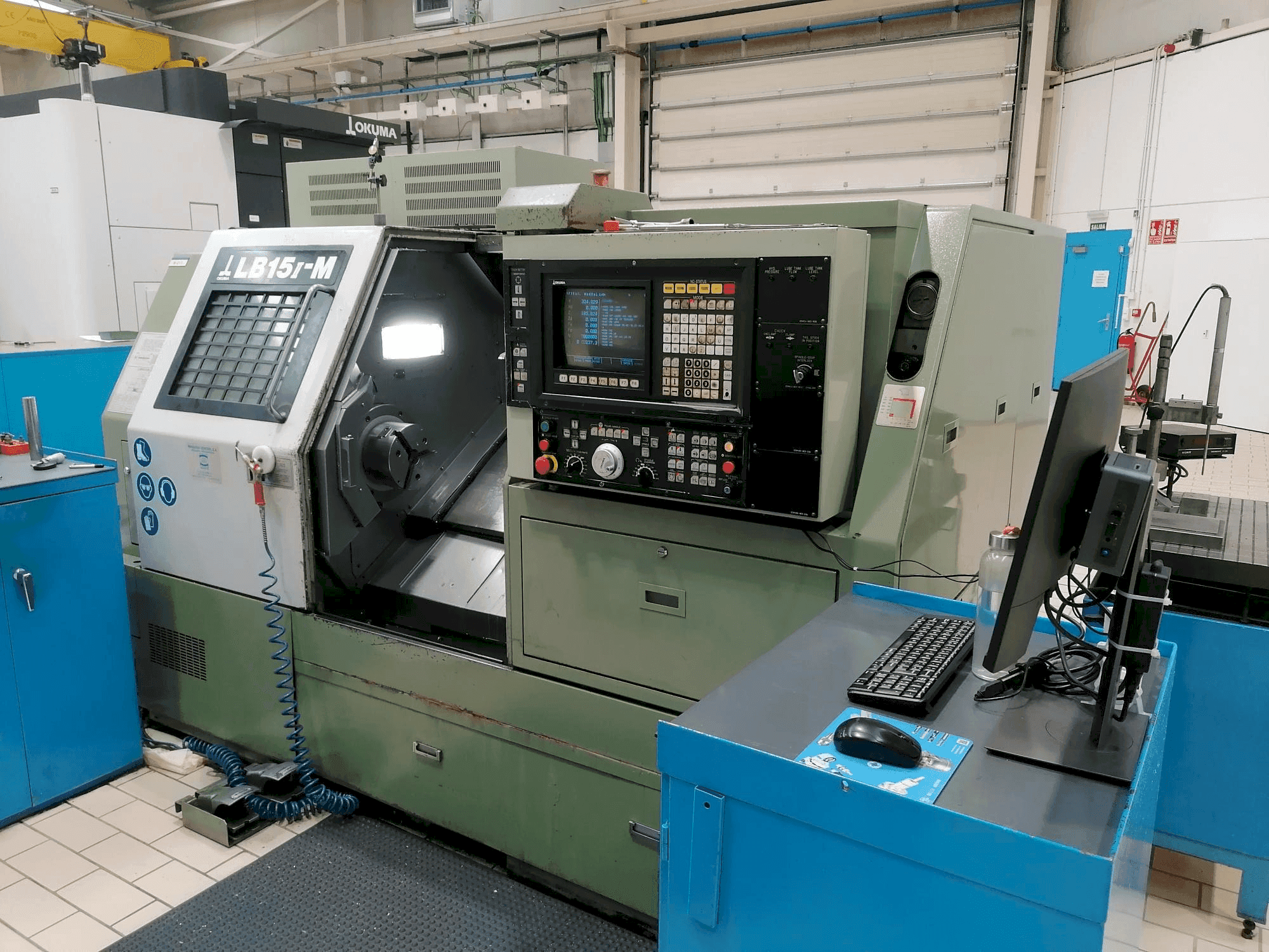 Okuma LB15-M-maskinen framifrån