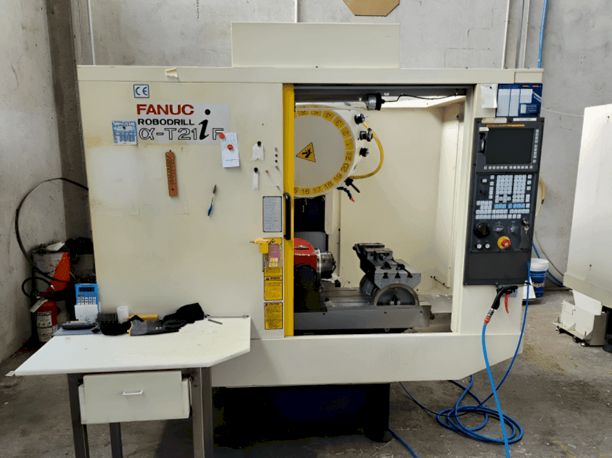 FANUC Robodrill Alpha T21iF-maskinen framifrån