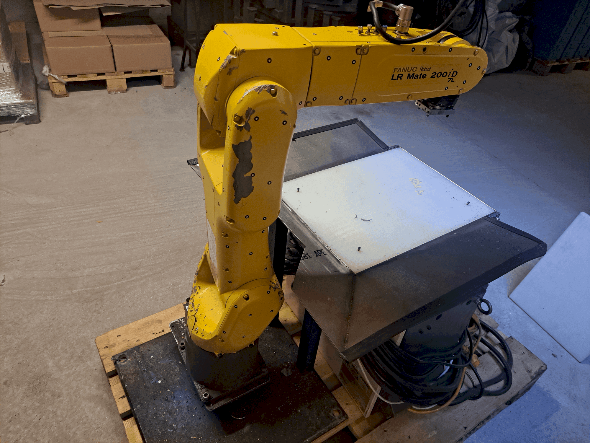 FANUC LR Mate 200iD/7L-maskinen framifrån