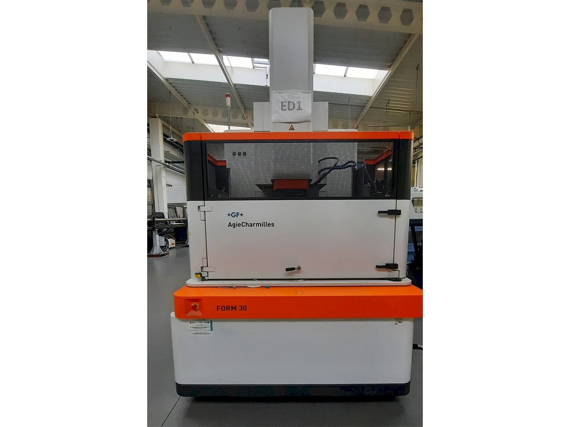 AgieCharmilles FORM 30-maskinen framifrån