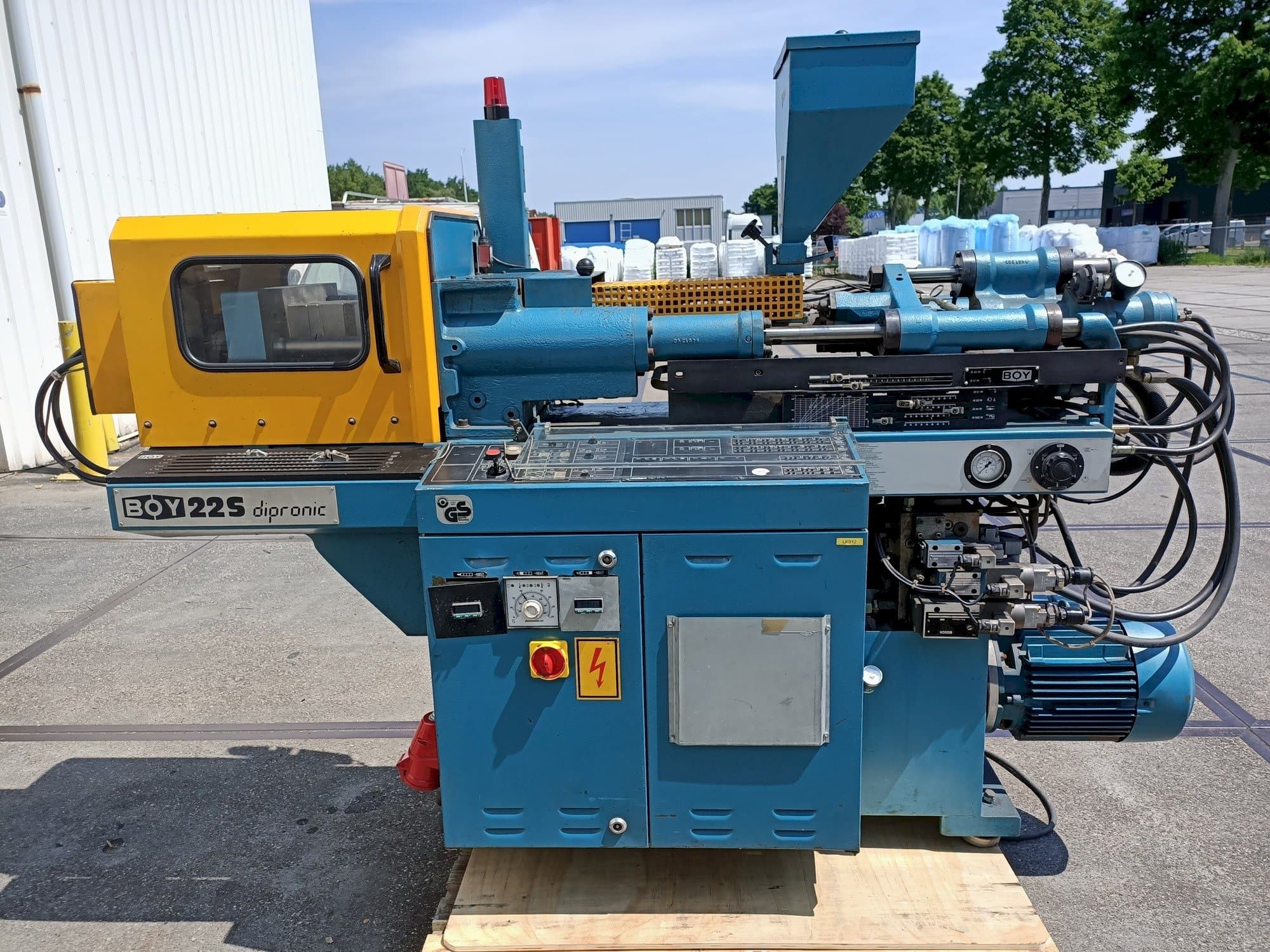 BOY 22S dipronic-maskinen framifrån