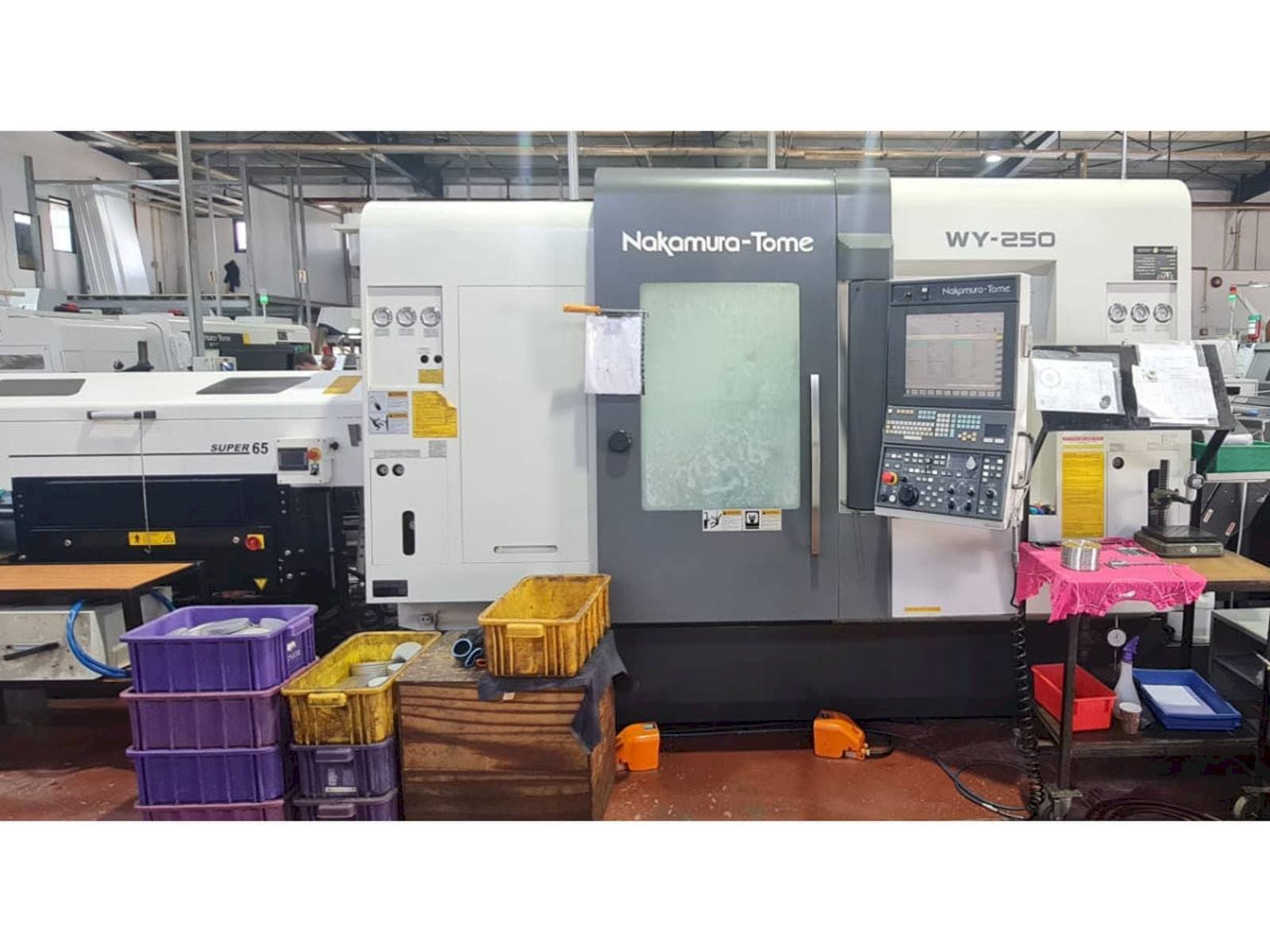 NAKAMURA-TOME WY 250-maskinen framifrån