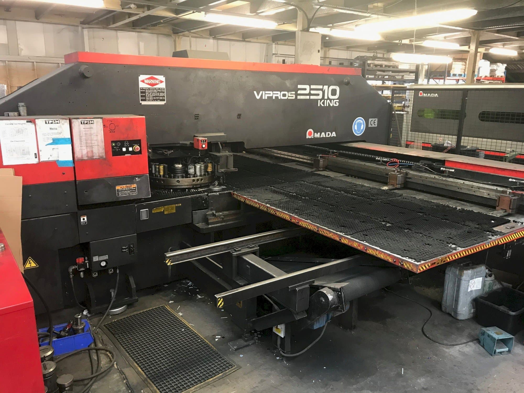 AMADA VIPROS 2510 KING-maskinen framifrån