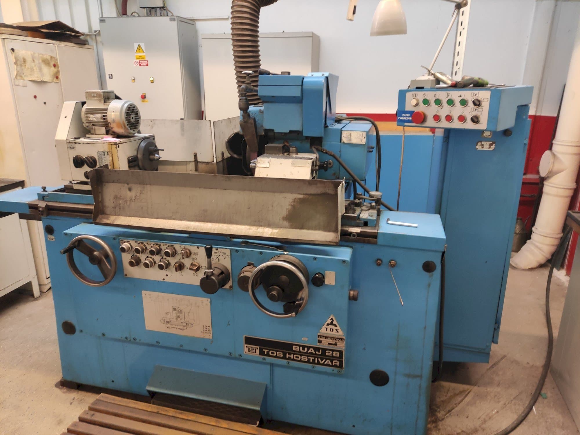 TOS BUAJ 28-maskinen framifrån