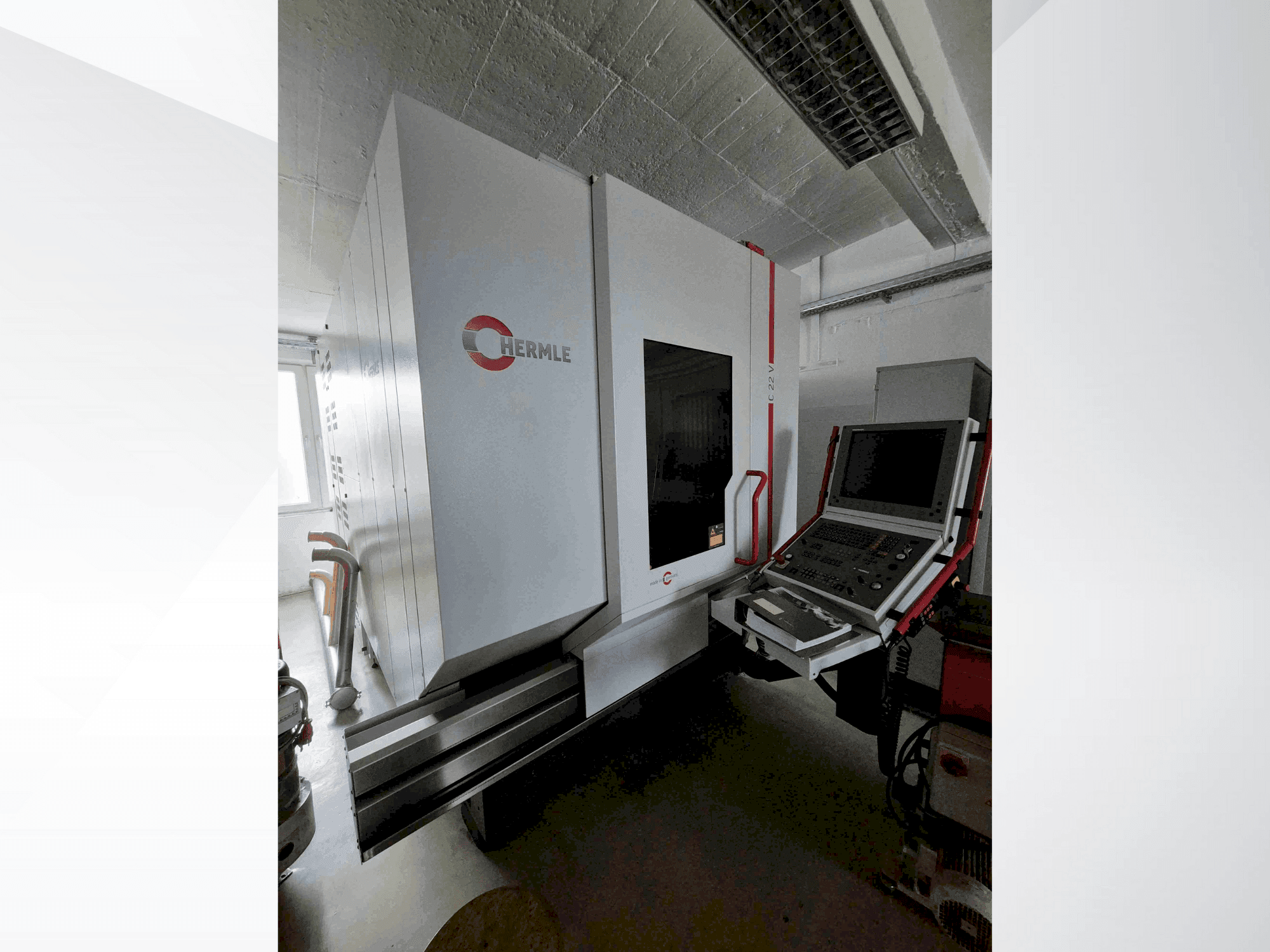 HERMLE C22 V-maskinen framifrån