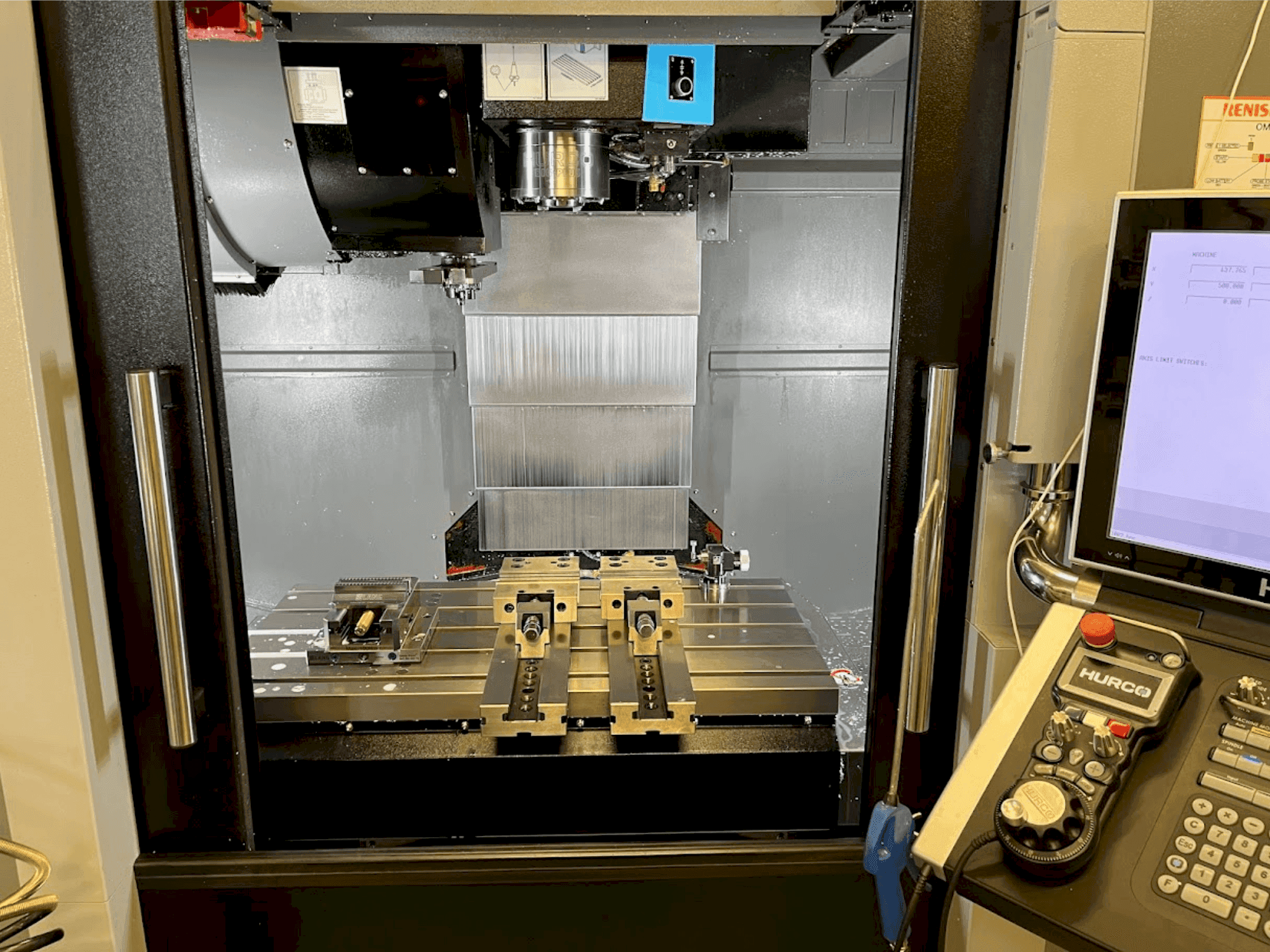 Hurco VMX30i-maskinen framifrån