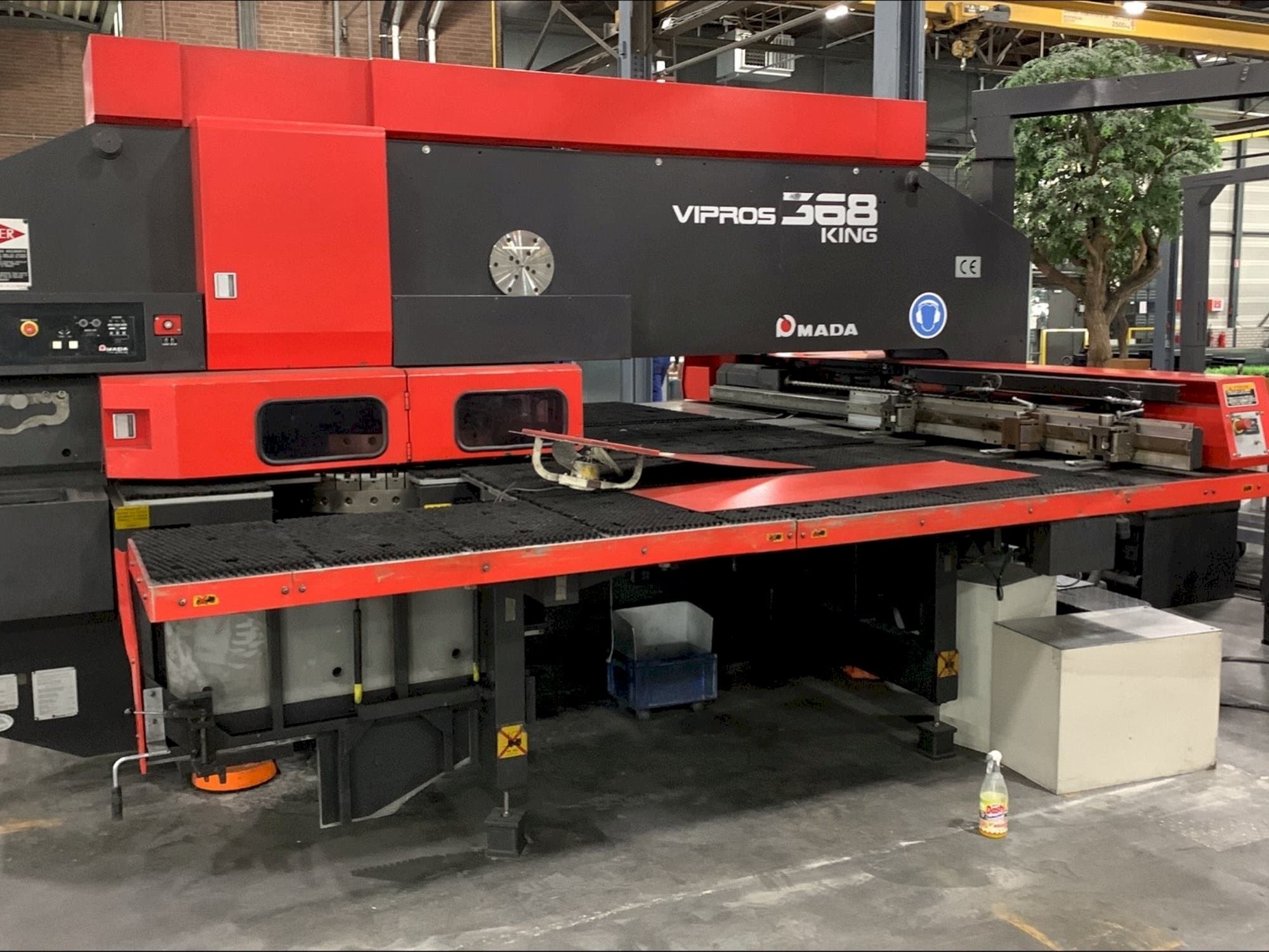 AMADA Vipros 368 King-maskinen framifrån
